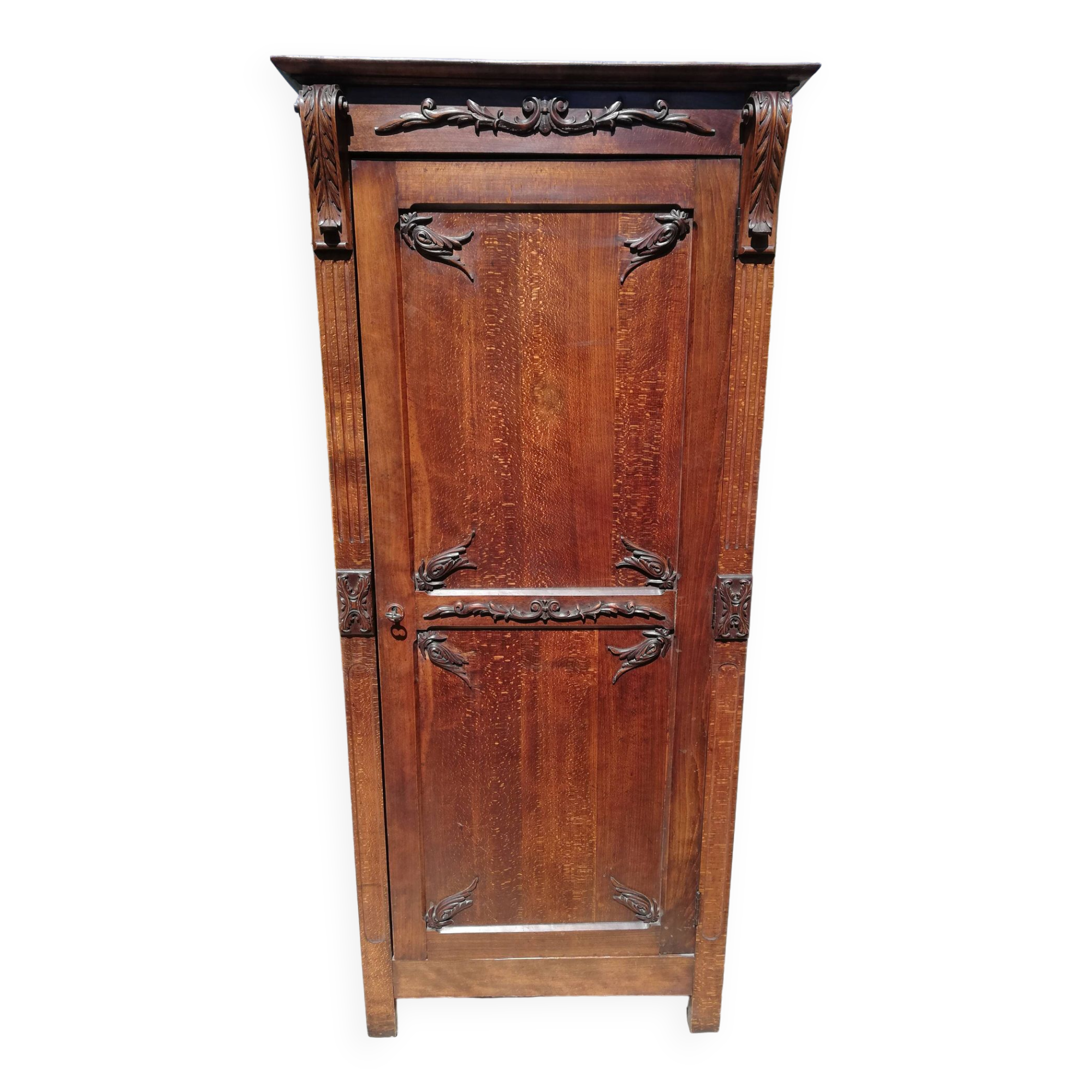 Small vintage tinted bonnet