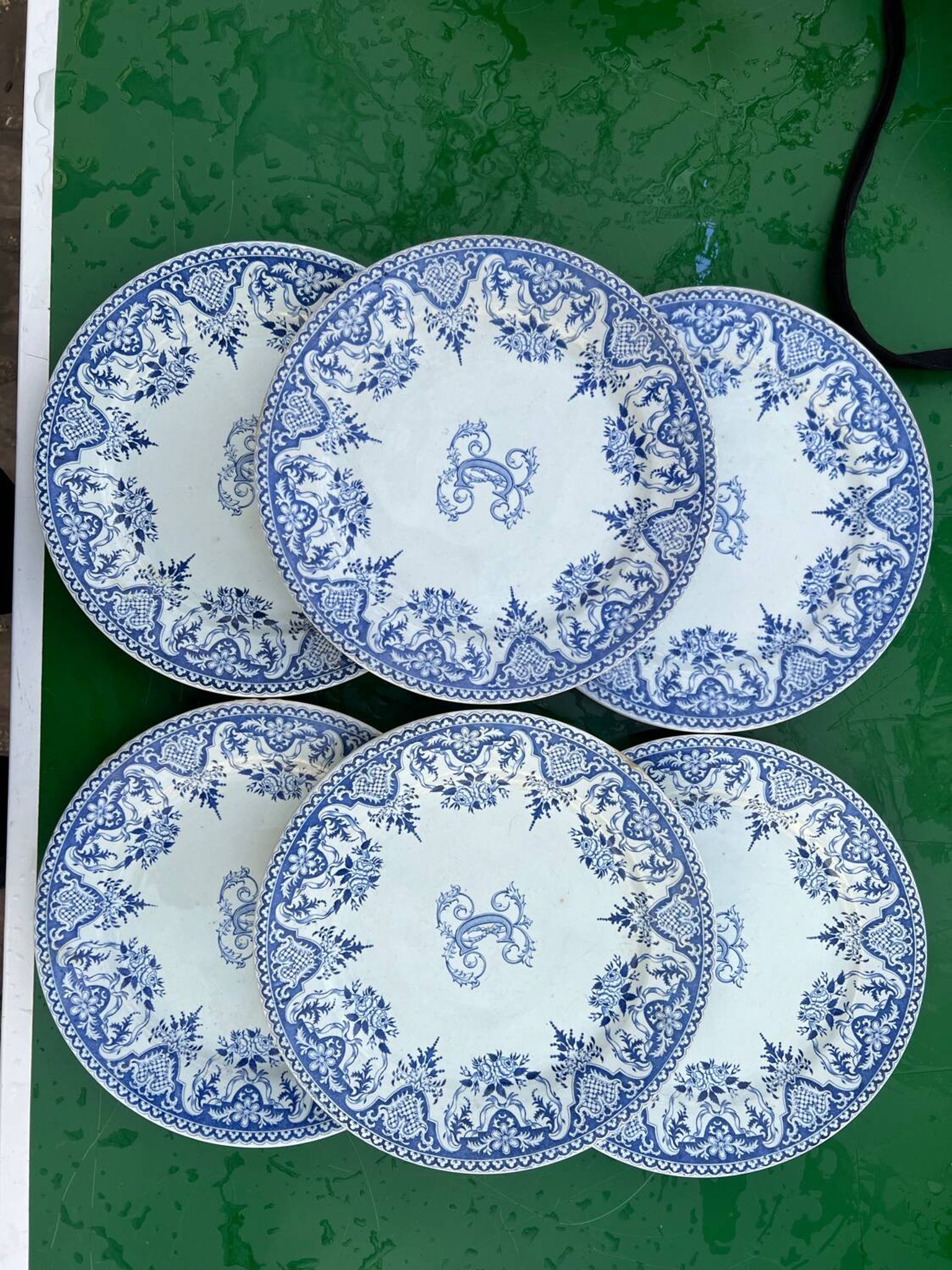6 assiettes Gien série monogramme « 2nd choix »