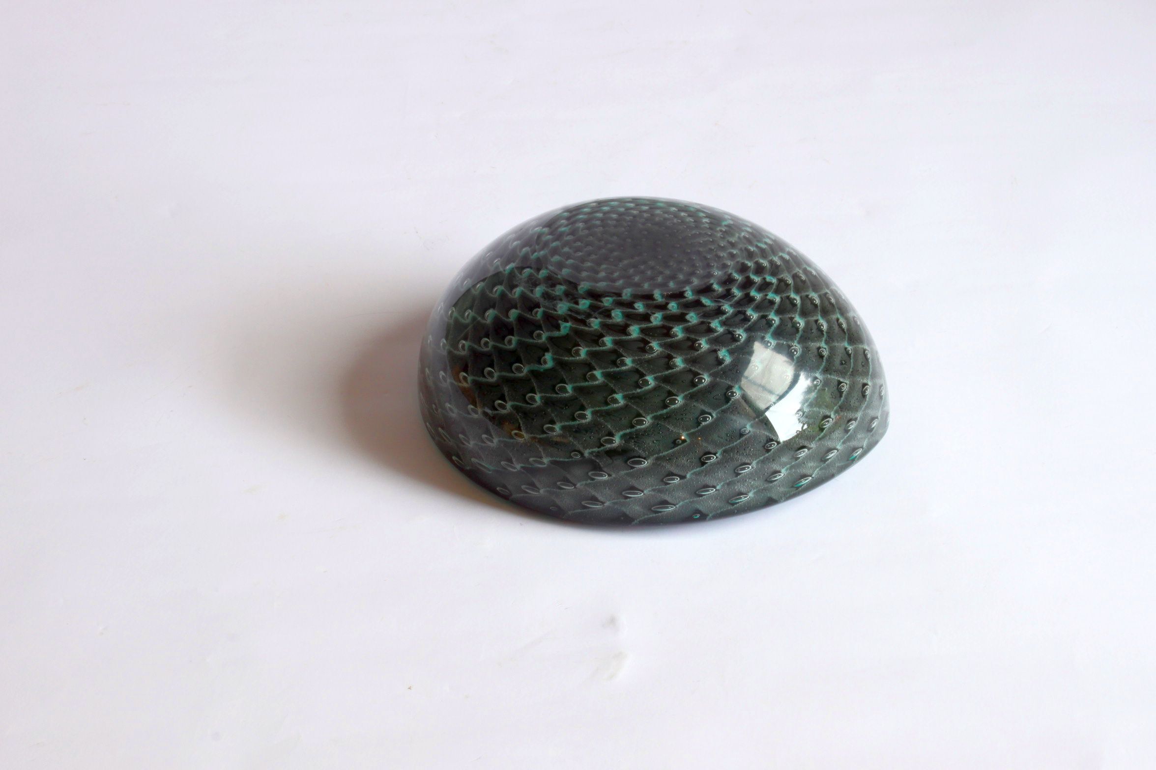 Gold flecked green bullicante and filigrana bowl, Murano 1950.