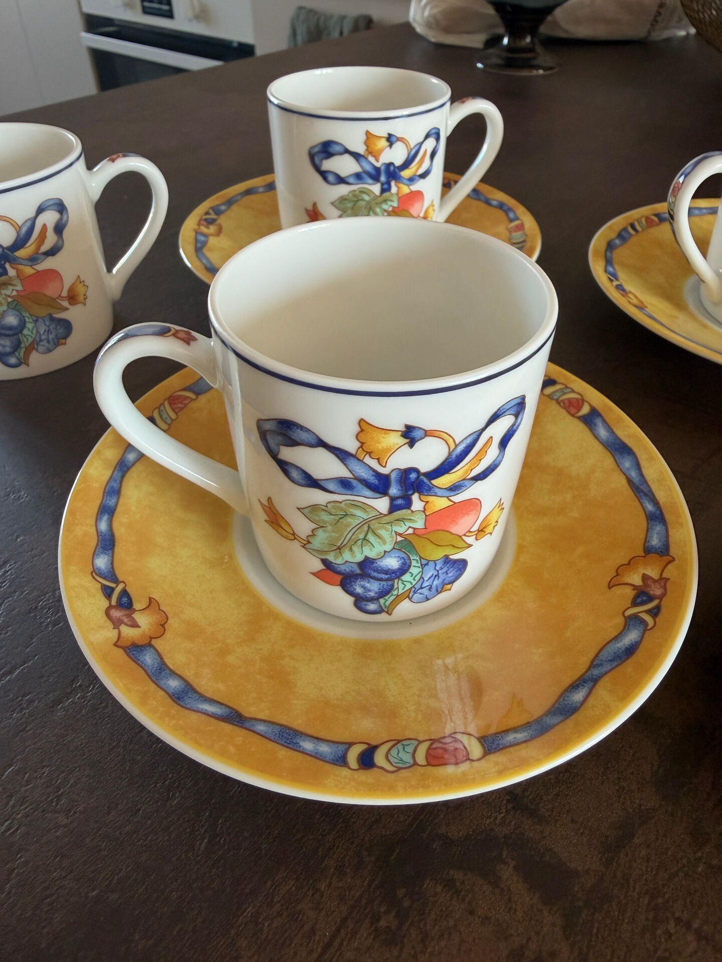 Bernardaud Limoges Borghèse – 5 cups + 4 saucers in porcelain
