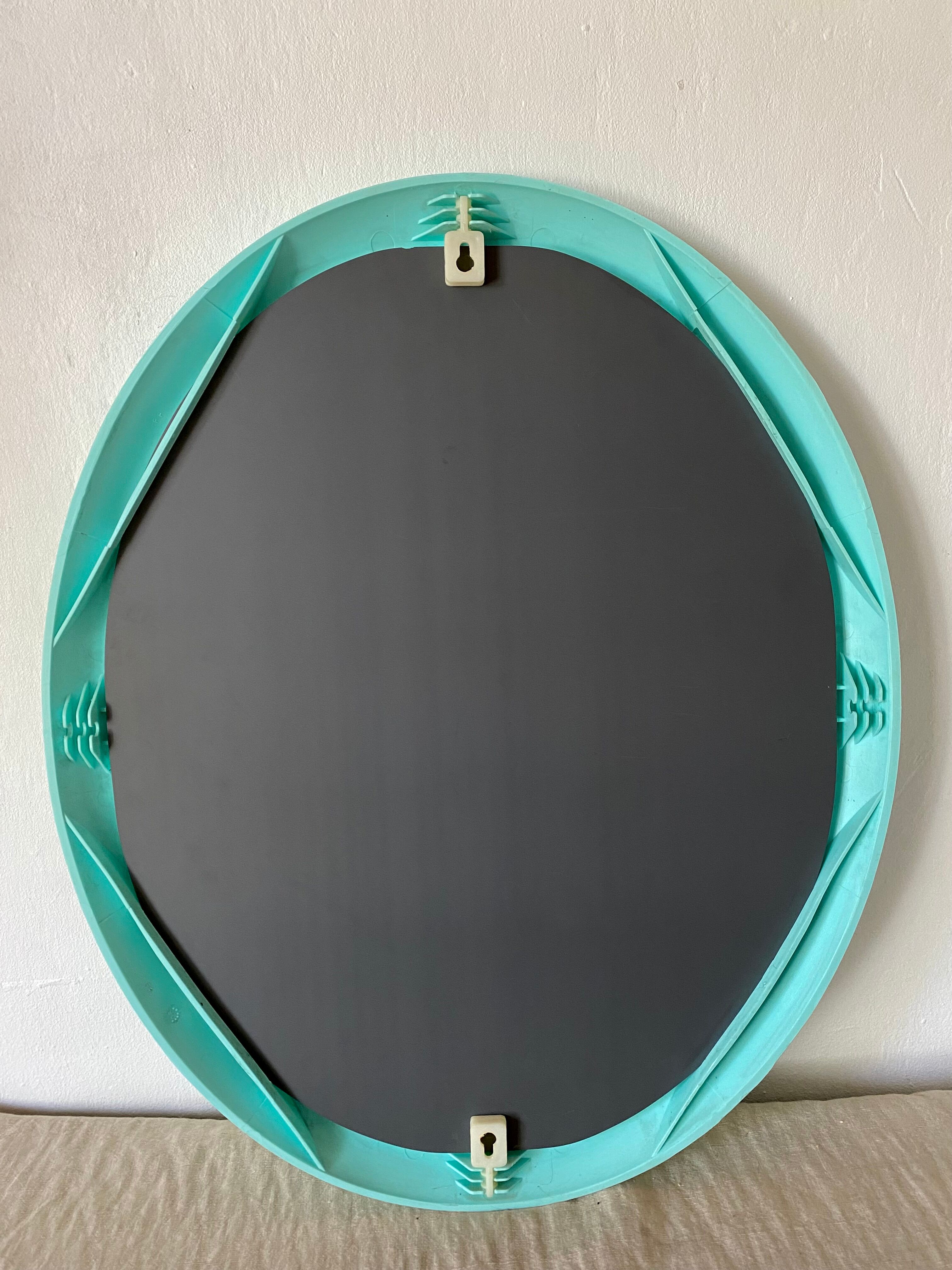Oval mirror 80s marbled effect
