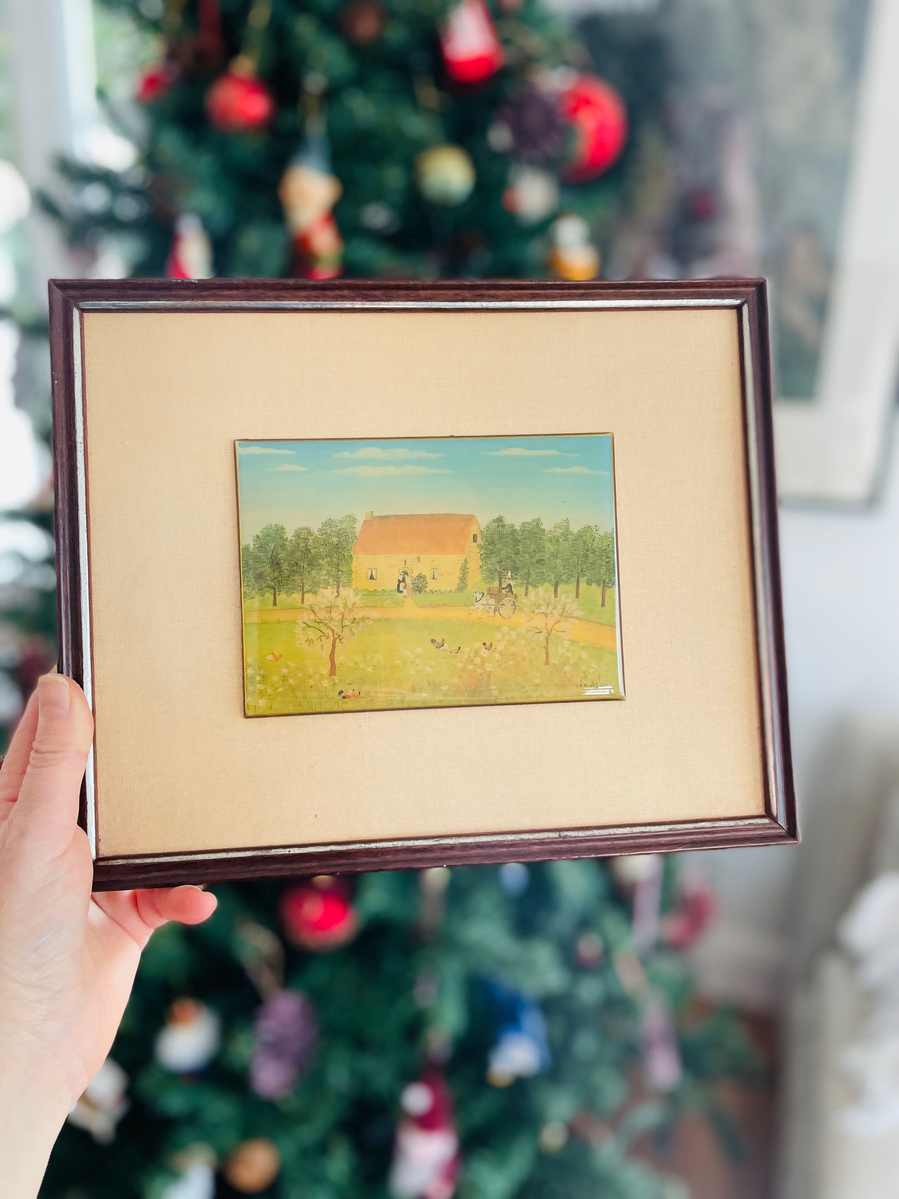 Wood framing fabric and vintage naif campaign décor