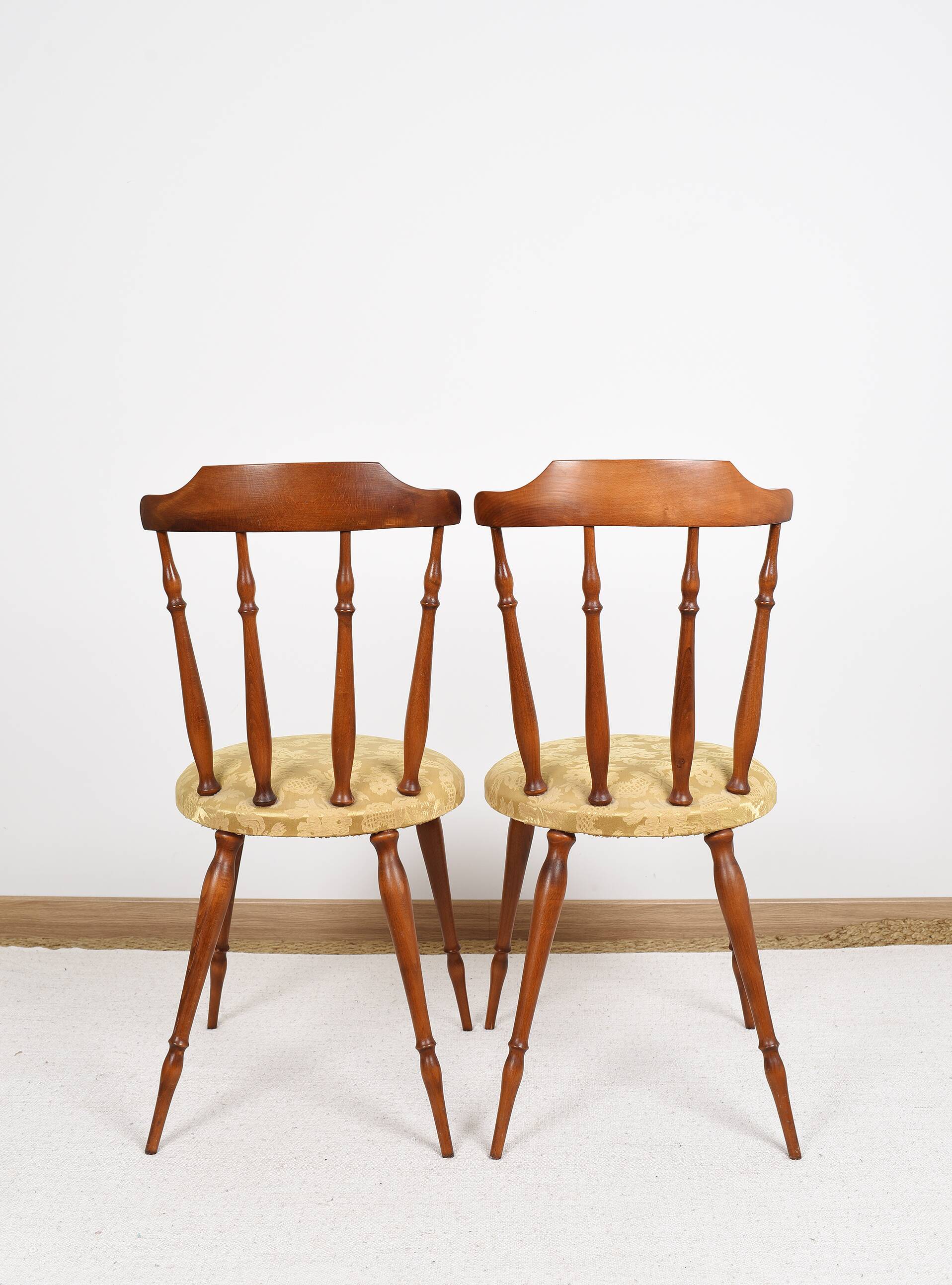 Pair of chairs in turned wood and fabric, vintage, dating from 1960.