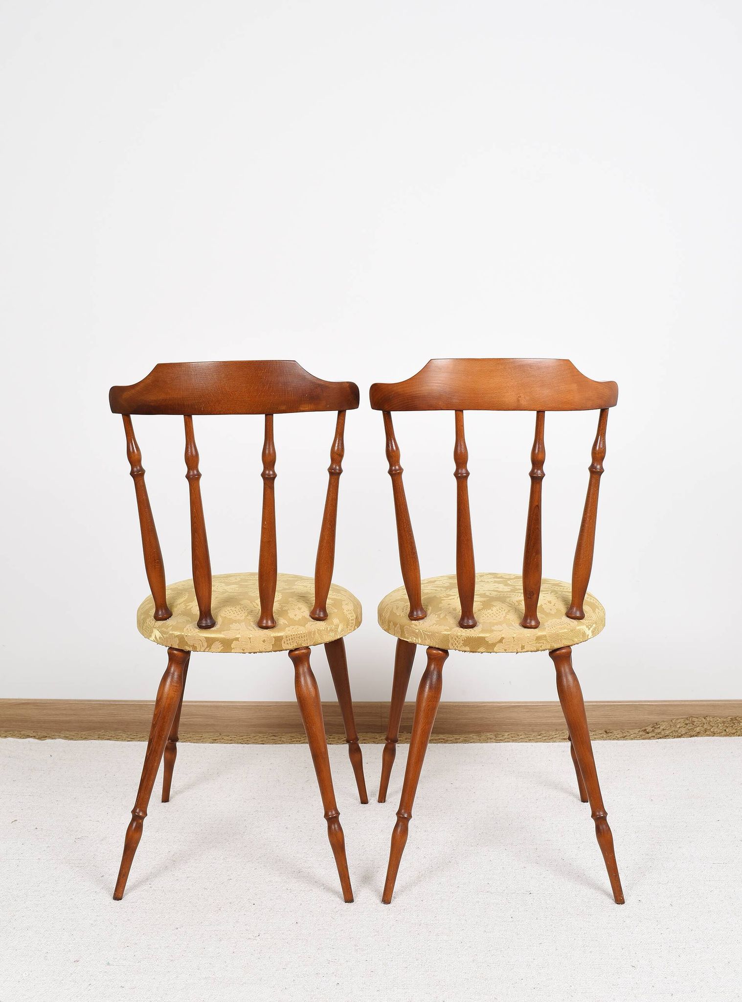 Pair of chairs in turned wood and fabric, vintage, dating from 1960.