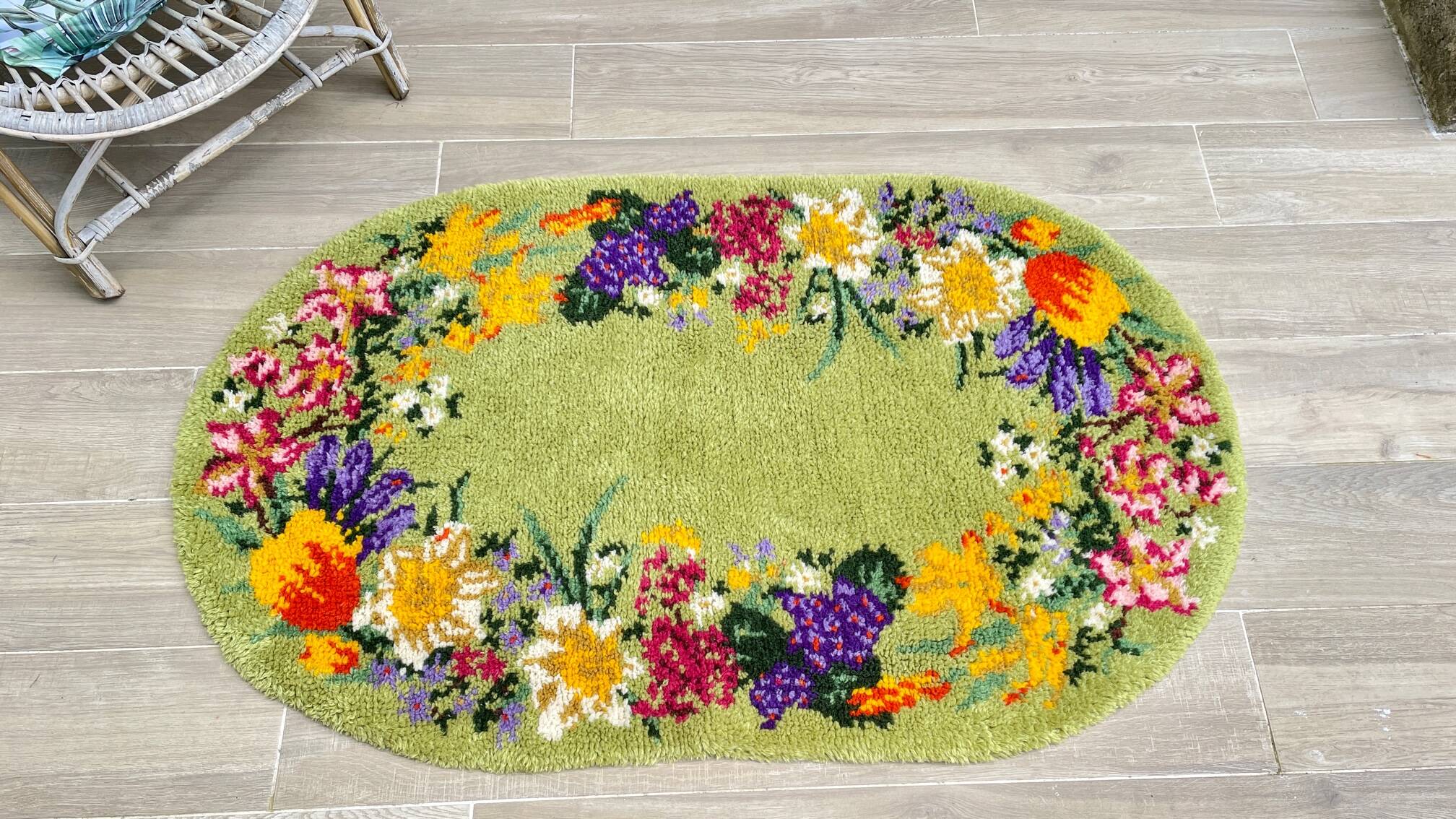 Oval rug from the 70s in pure wool 144x88cm