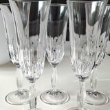 Lot 5 Large champagne flutes in cut crystal. Diamond drop/point patterns. High 20.5 cm