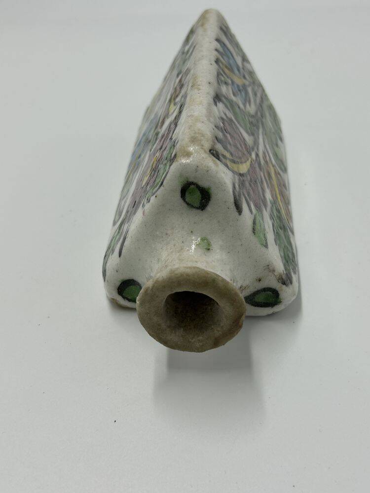 Iznik bottle, siliceous ceramic, floral decoration, Persia, 19th century