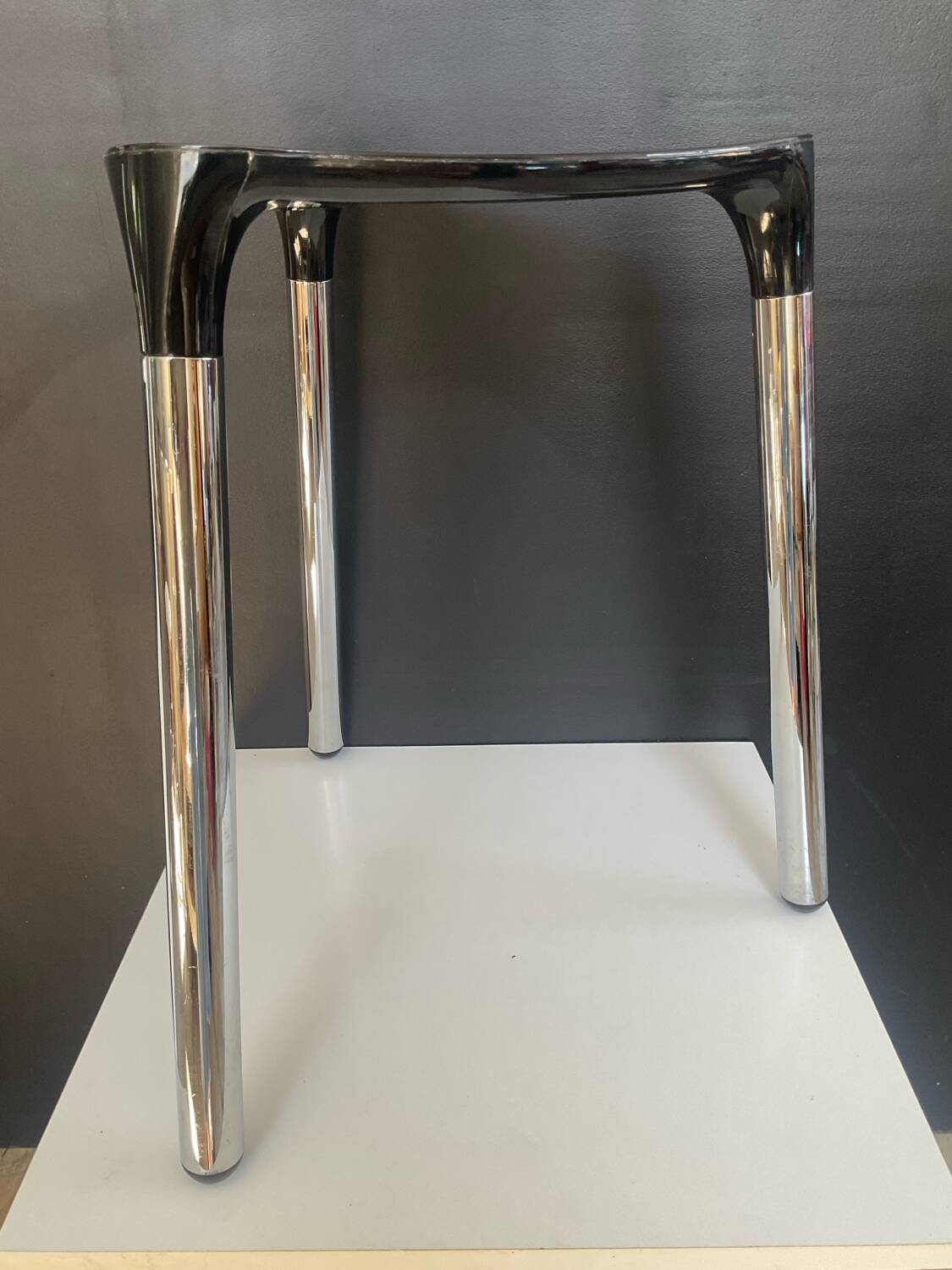 Tabouret italien tripode