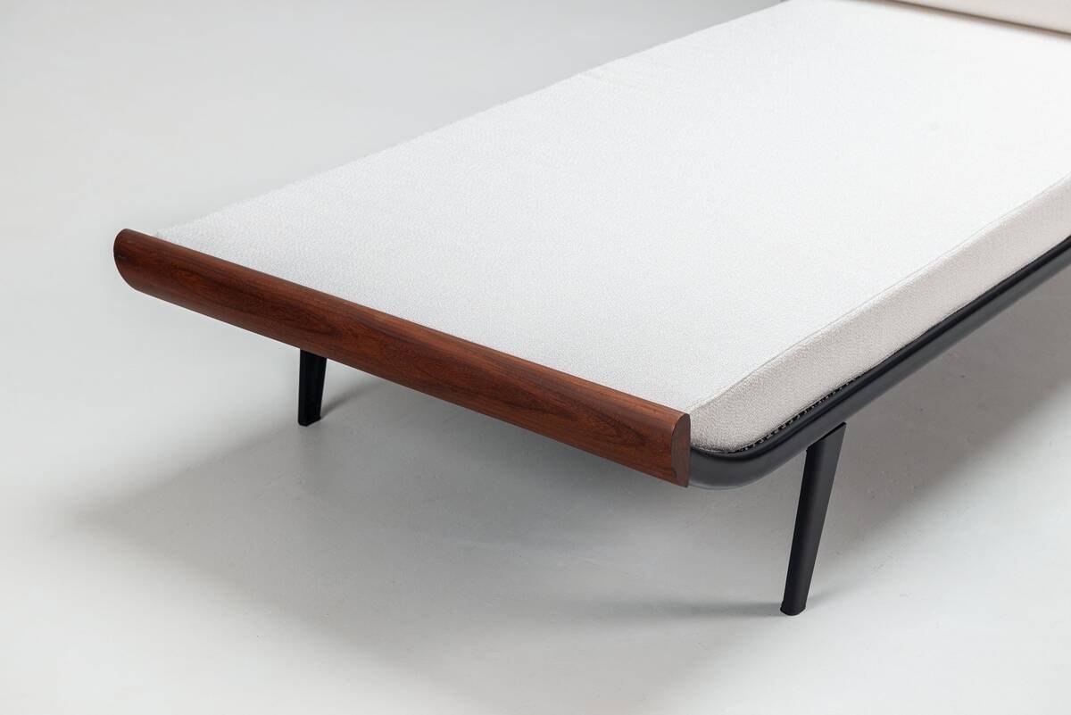 Dick Cordemeijer Cleopatra daybed for Auping in white fabric The Netherlands 1954