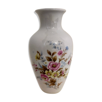 Small chinese vase flowered porcelain