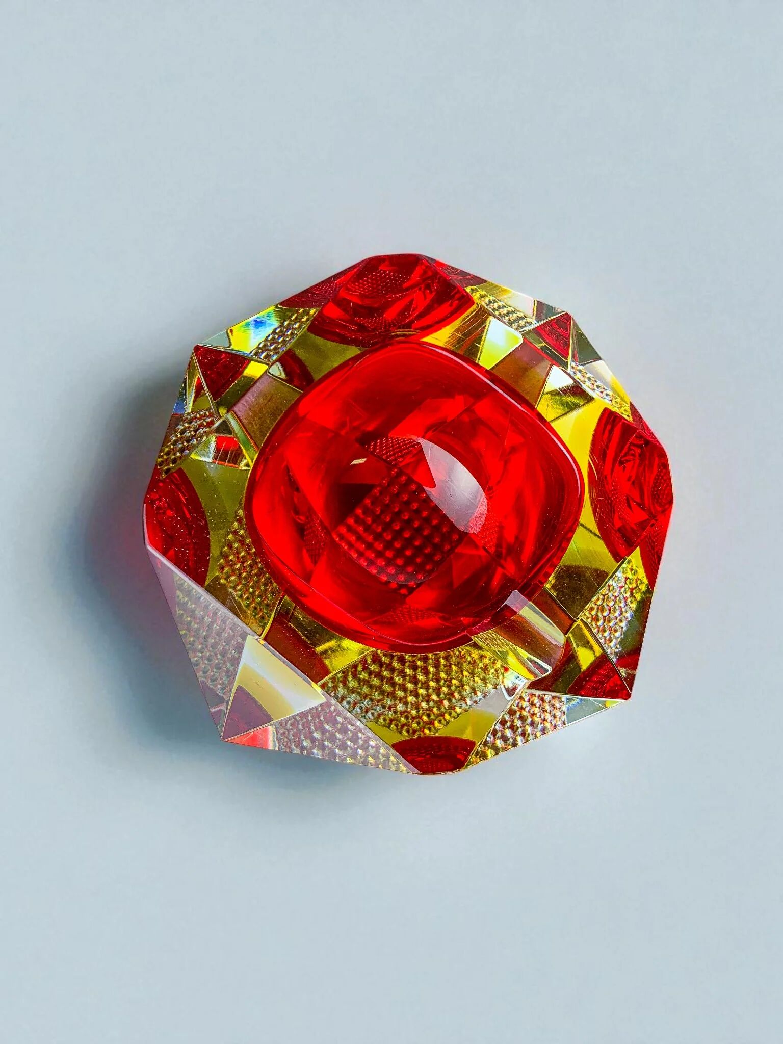 Cendrier Sommerso rouge et jaune italien par Seguso, Murano, années 1970