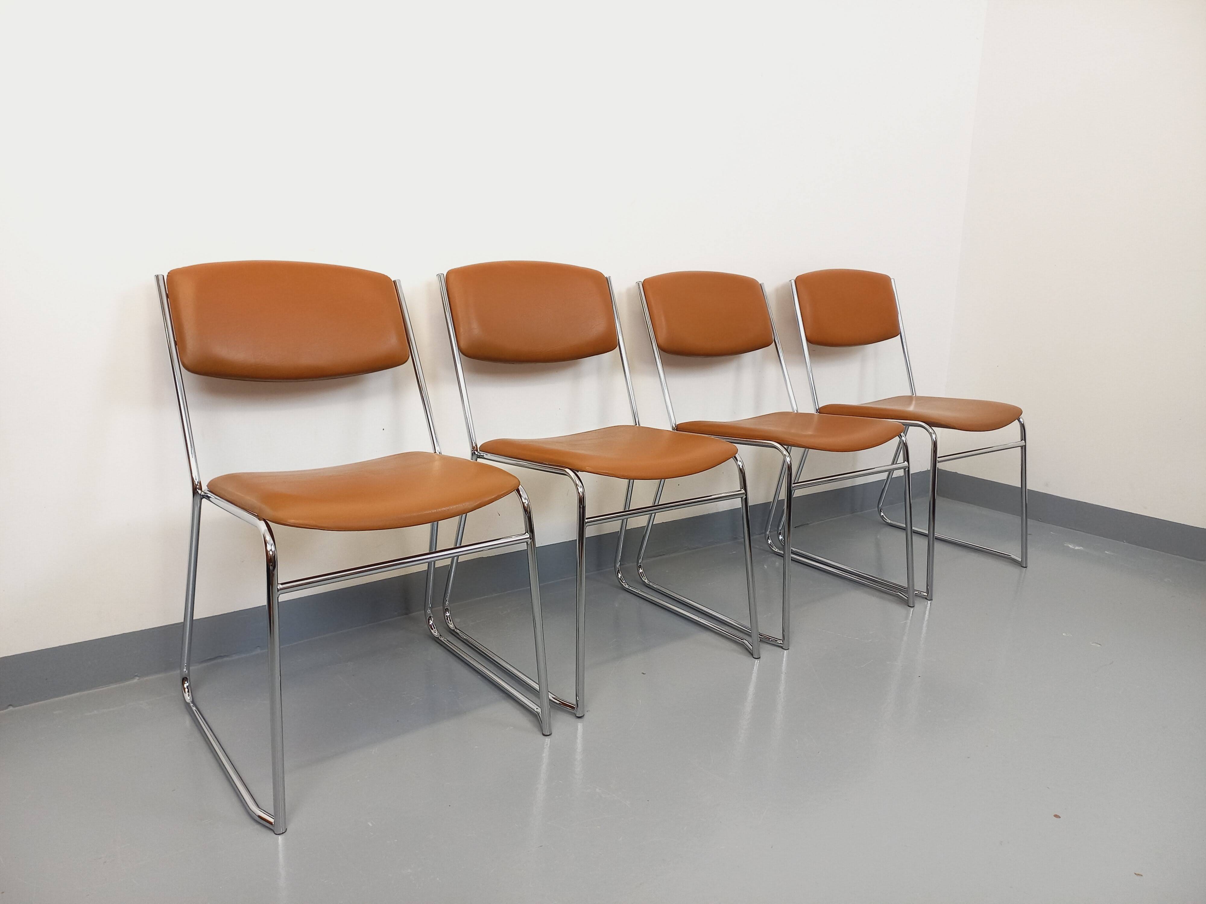 4 vintage sleigh chairs from the 70s, in designer chrome metal