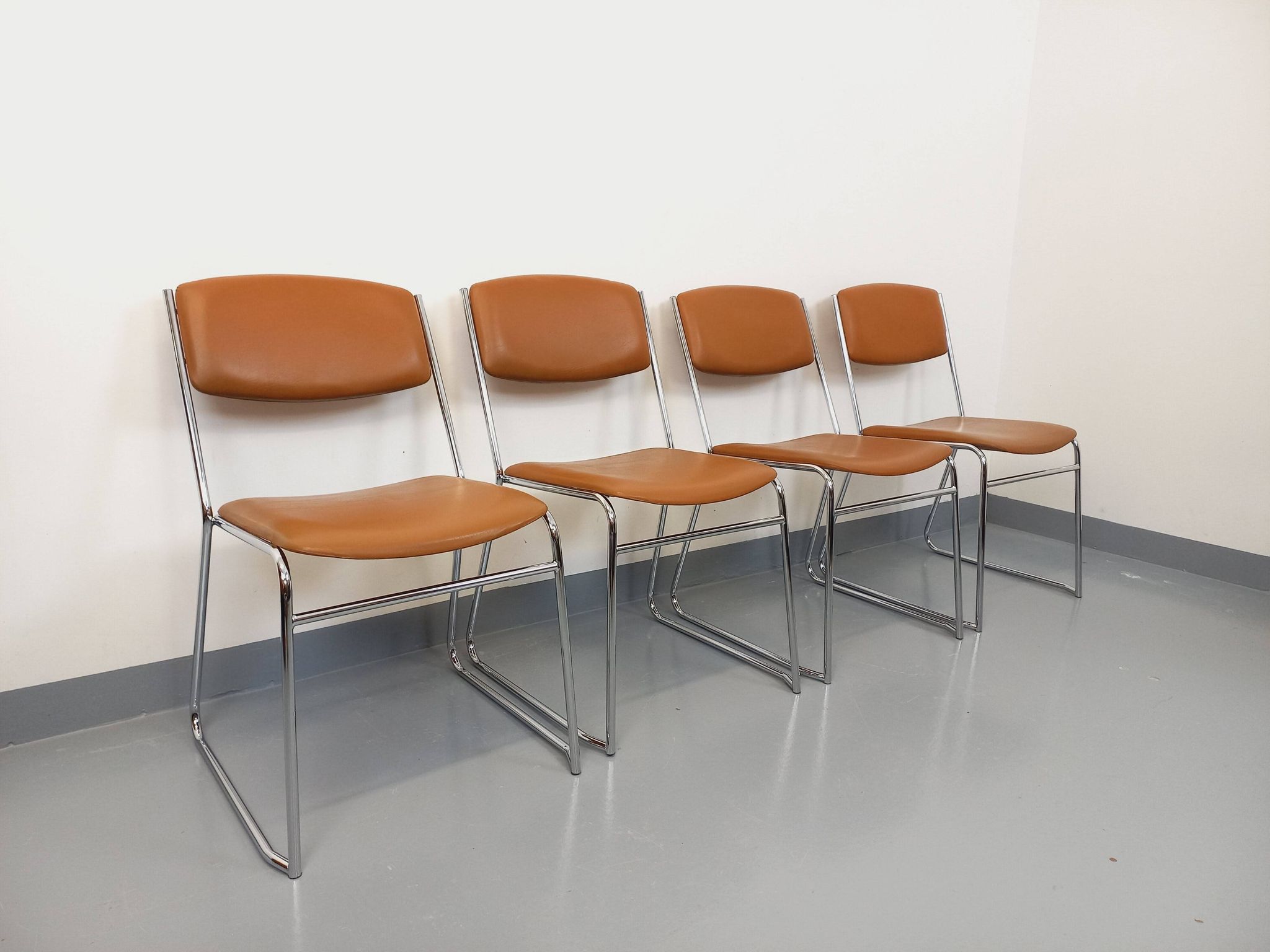 4 vintage sleigh chairs from the 70s, in designer chrome metal