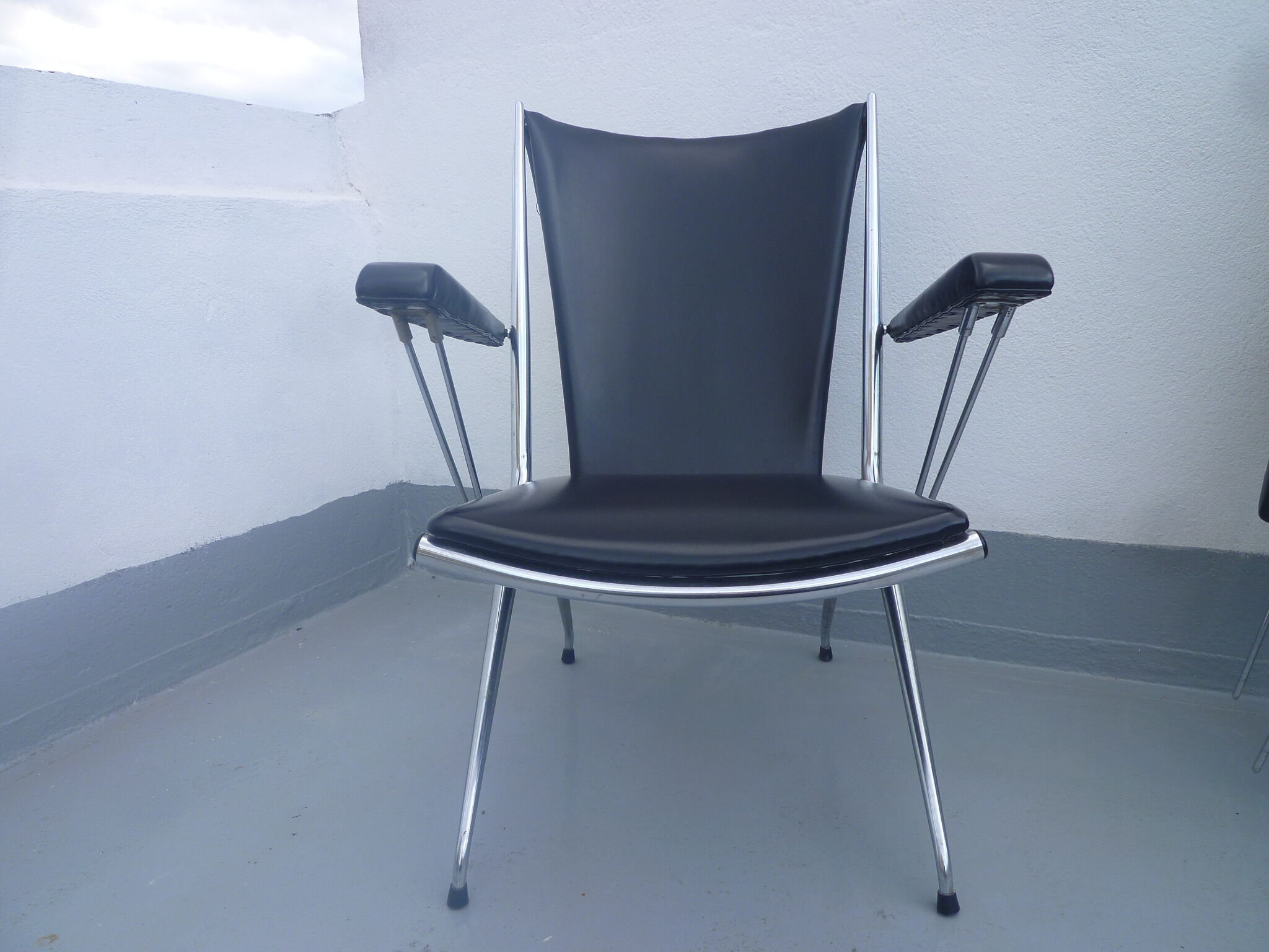 3 armchairs in black leatherette 50s