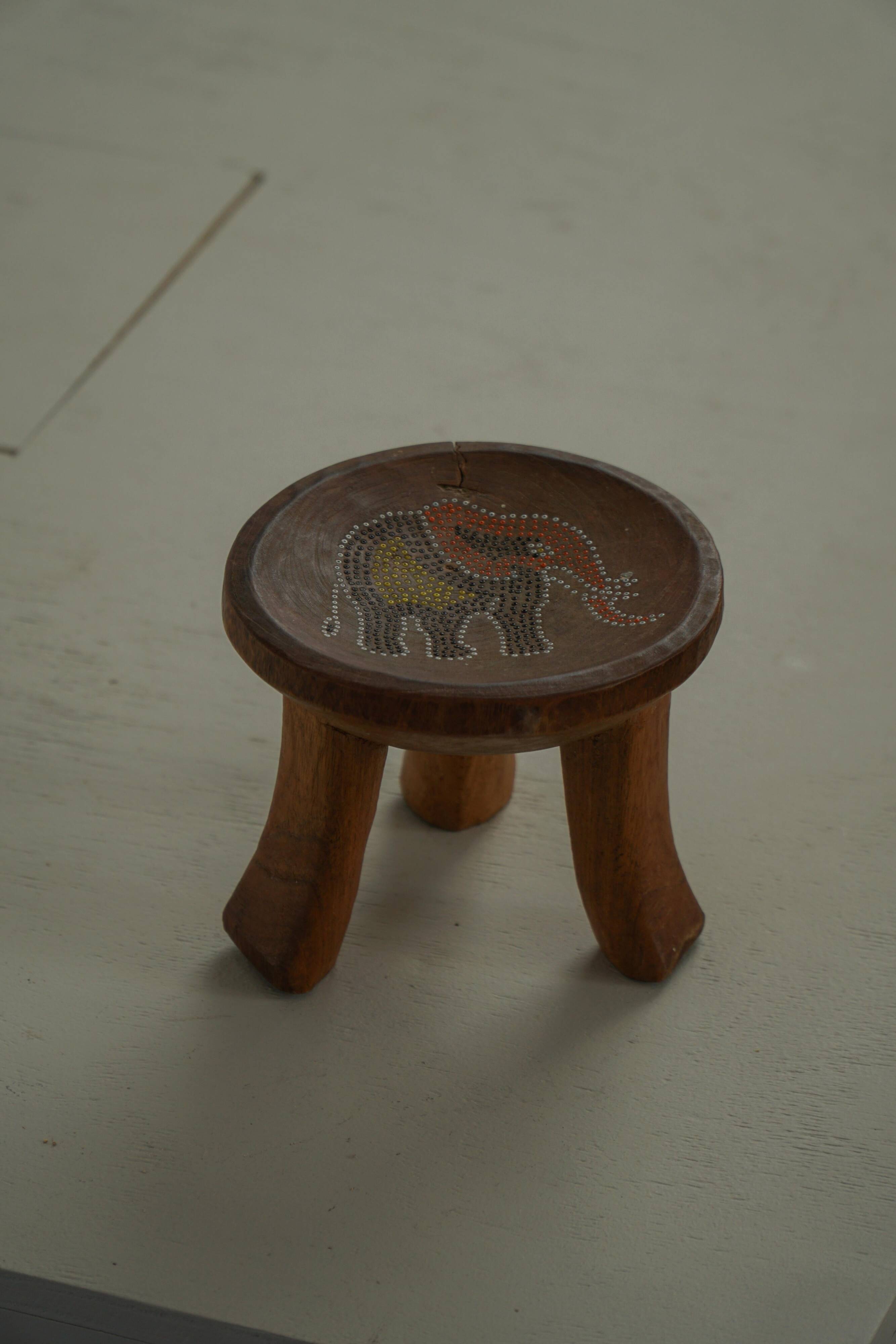 Small tripod stool Kamba hand-carved, elephant motif, Kenya, mid-20th century.