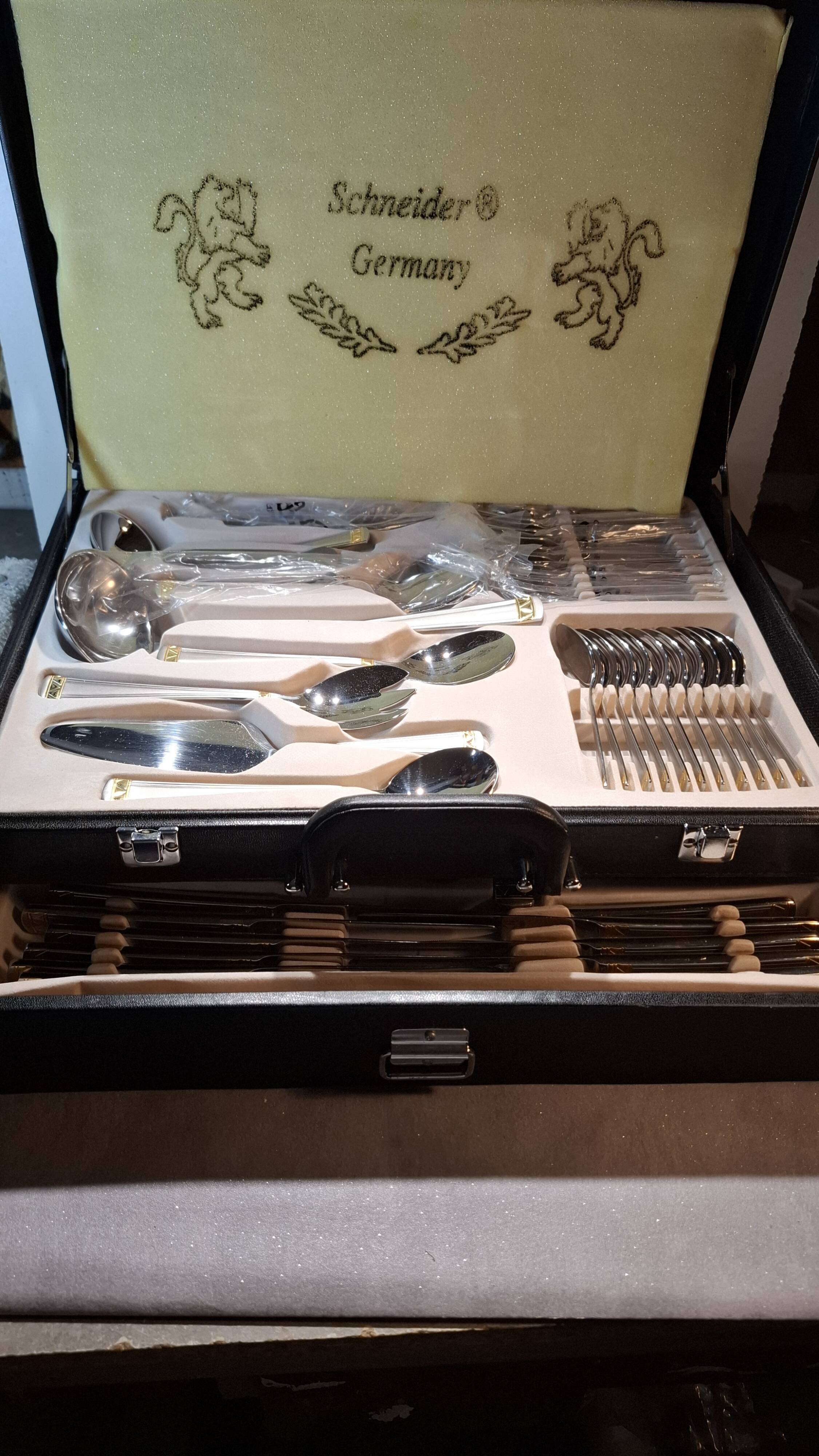 New complete Schneider cutlery set
