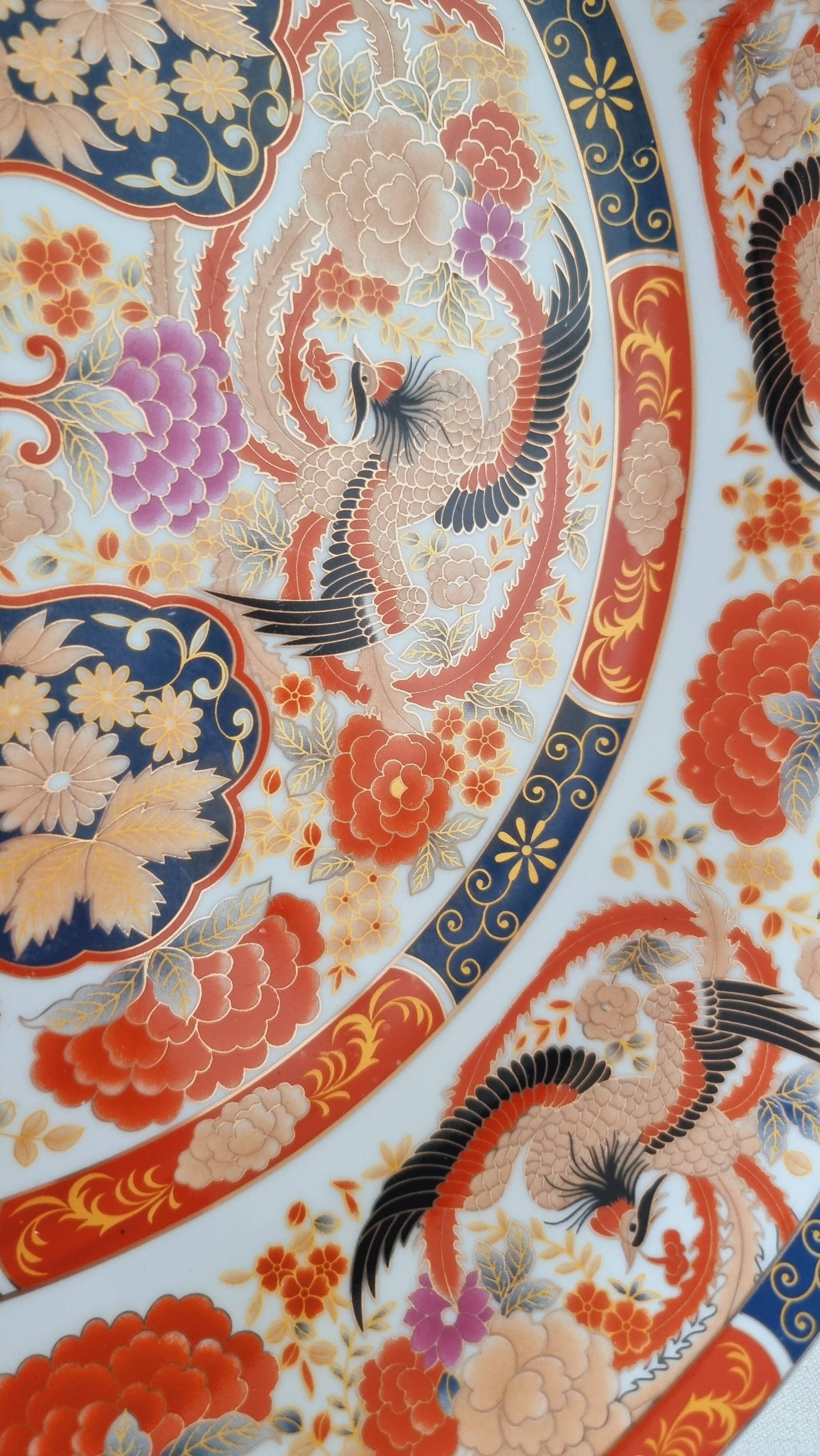 Large deep porcelain plate in Imari style (35.5 cm) with "Phe" decoration.