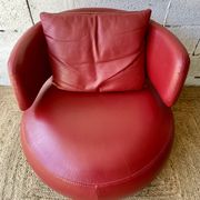 Fauteuil Curl en cuir rouge par Roche Bobois