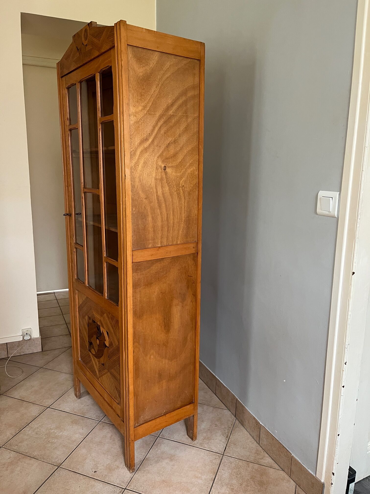 Parisian wardrobe vintage showcase