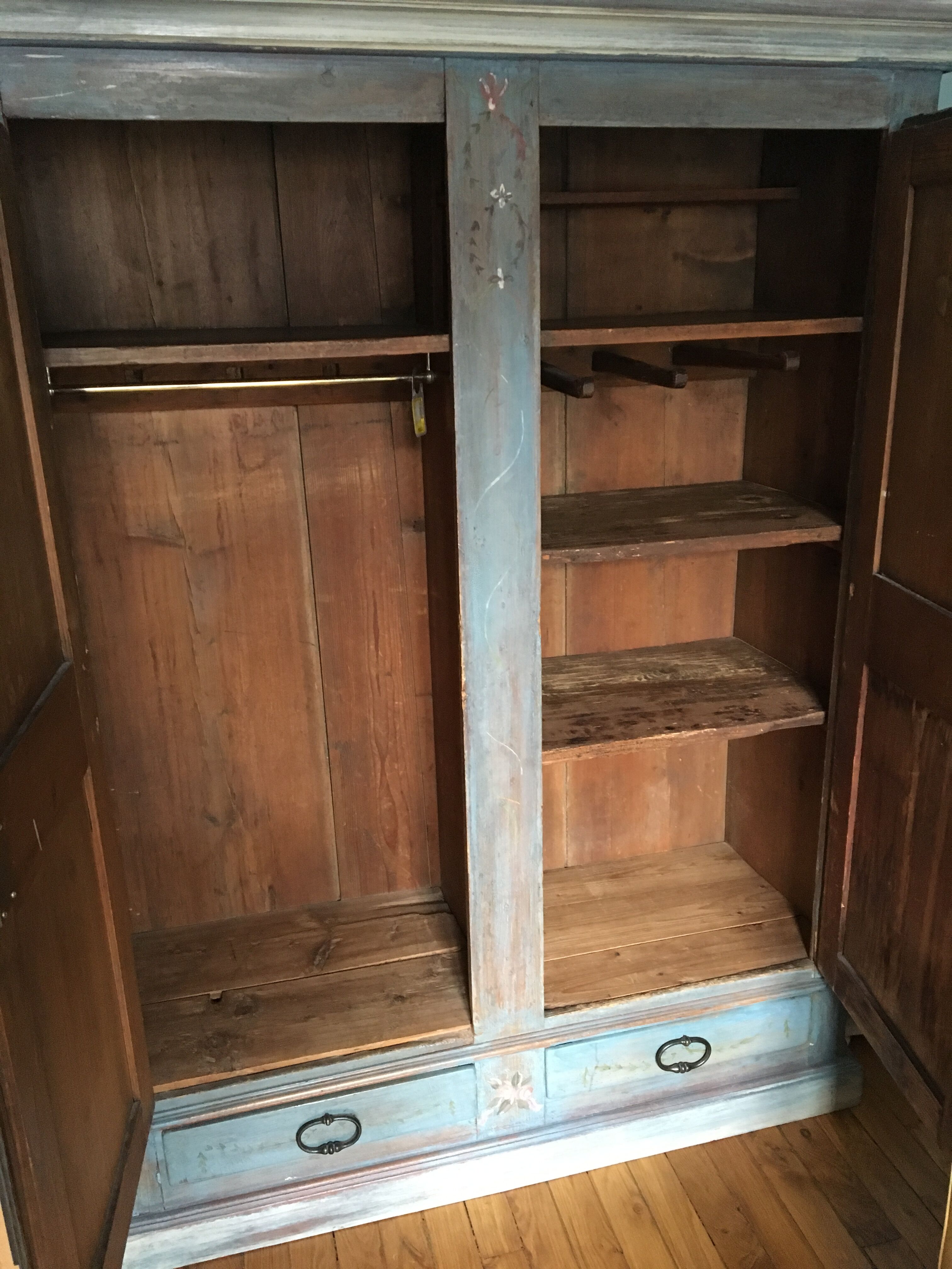 Wardrobe caravan 19th