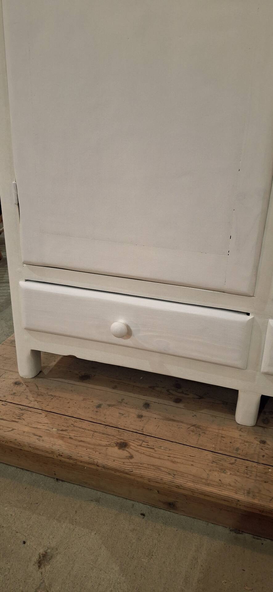Asymmetrical wardrobe