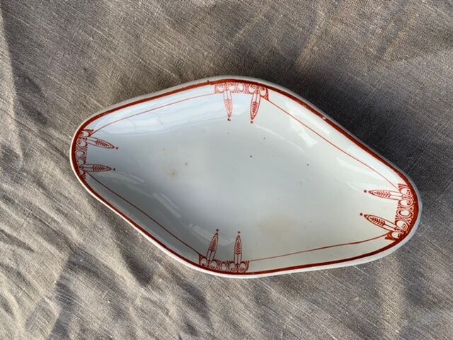 Serving dish in white porcelain art deco mill wolves orchies