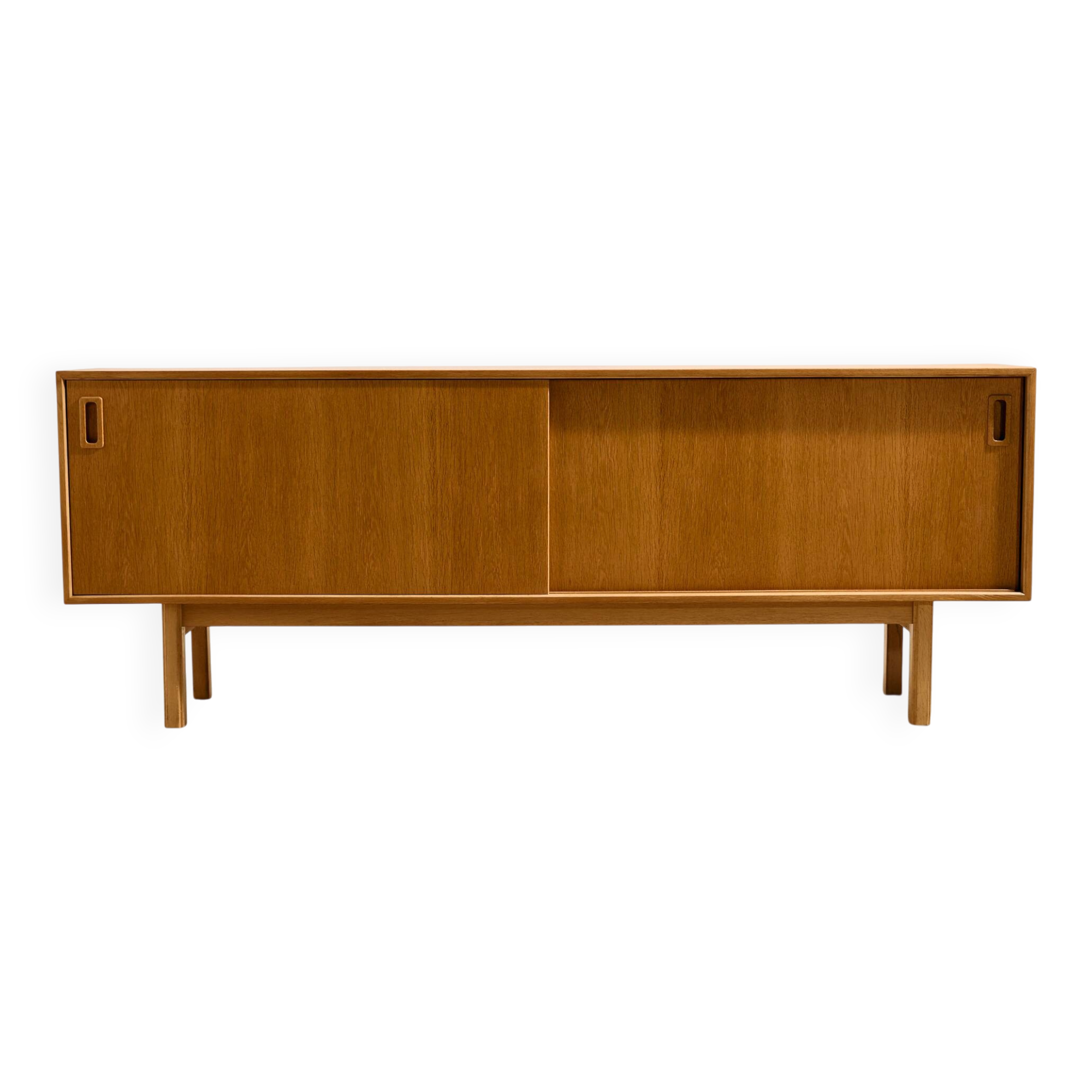 Restored model 21 buffet in oak by Gunni Omann for Omann Jun Møbelfabrik.