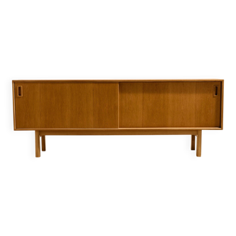 Restored model 21 buffet in oak by Gunni Omann for Omann Jun Møbelfabrik.