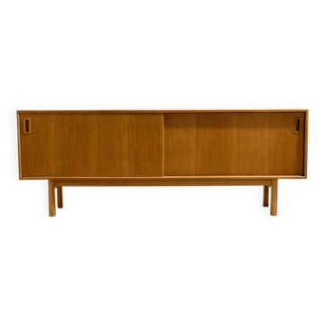 Restored model 21 buffet in oak by Gunni Omann for Omann Jun Møbelfabrik.