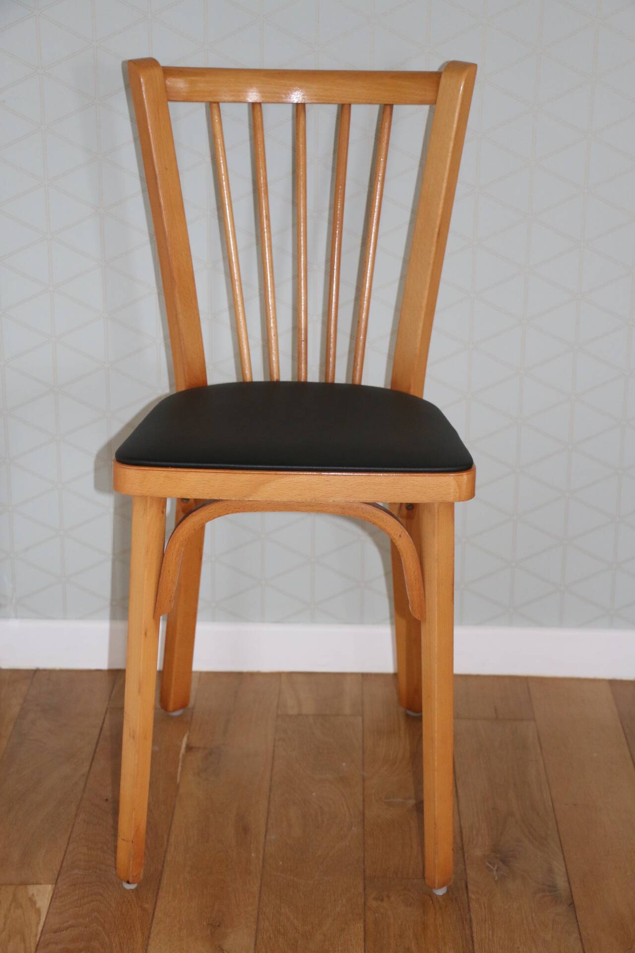 4 BAUMANN N°12 chairs in black skai and light beech