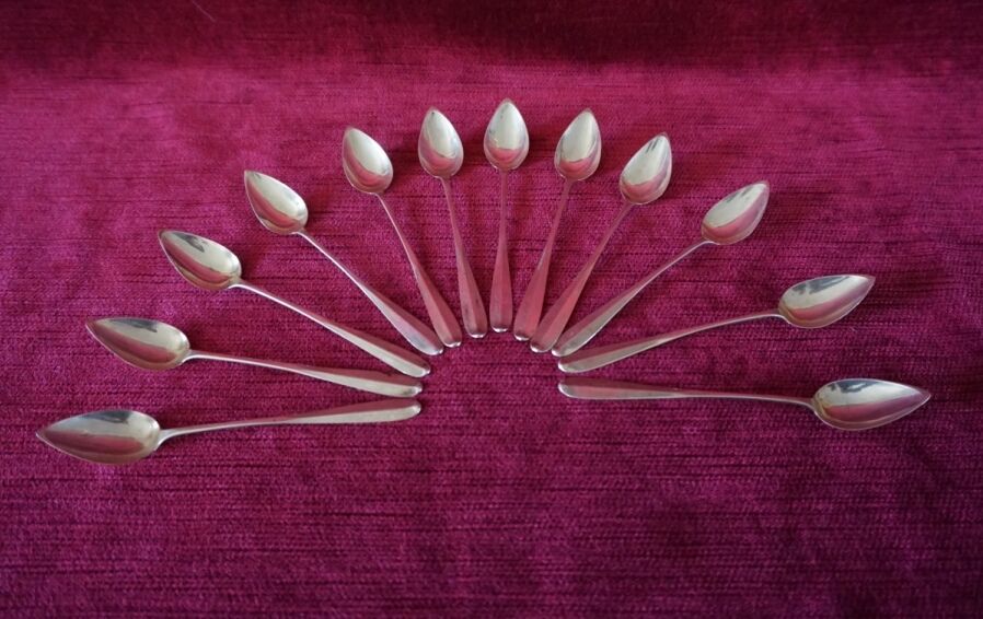 Set of 12 silver teaspoons.