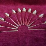 Set of 12 silver teaspoons.