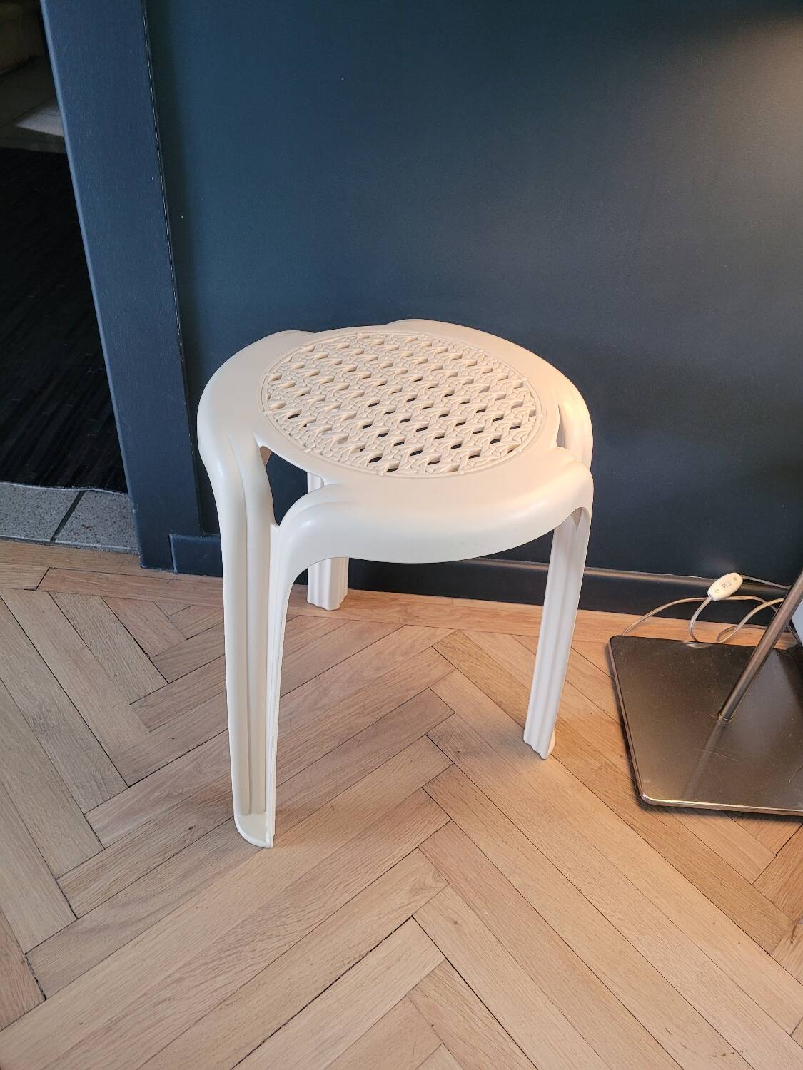 Tripod stool stamp Henry Massonet