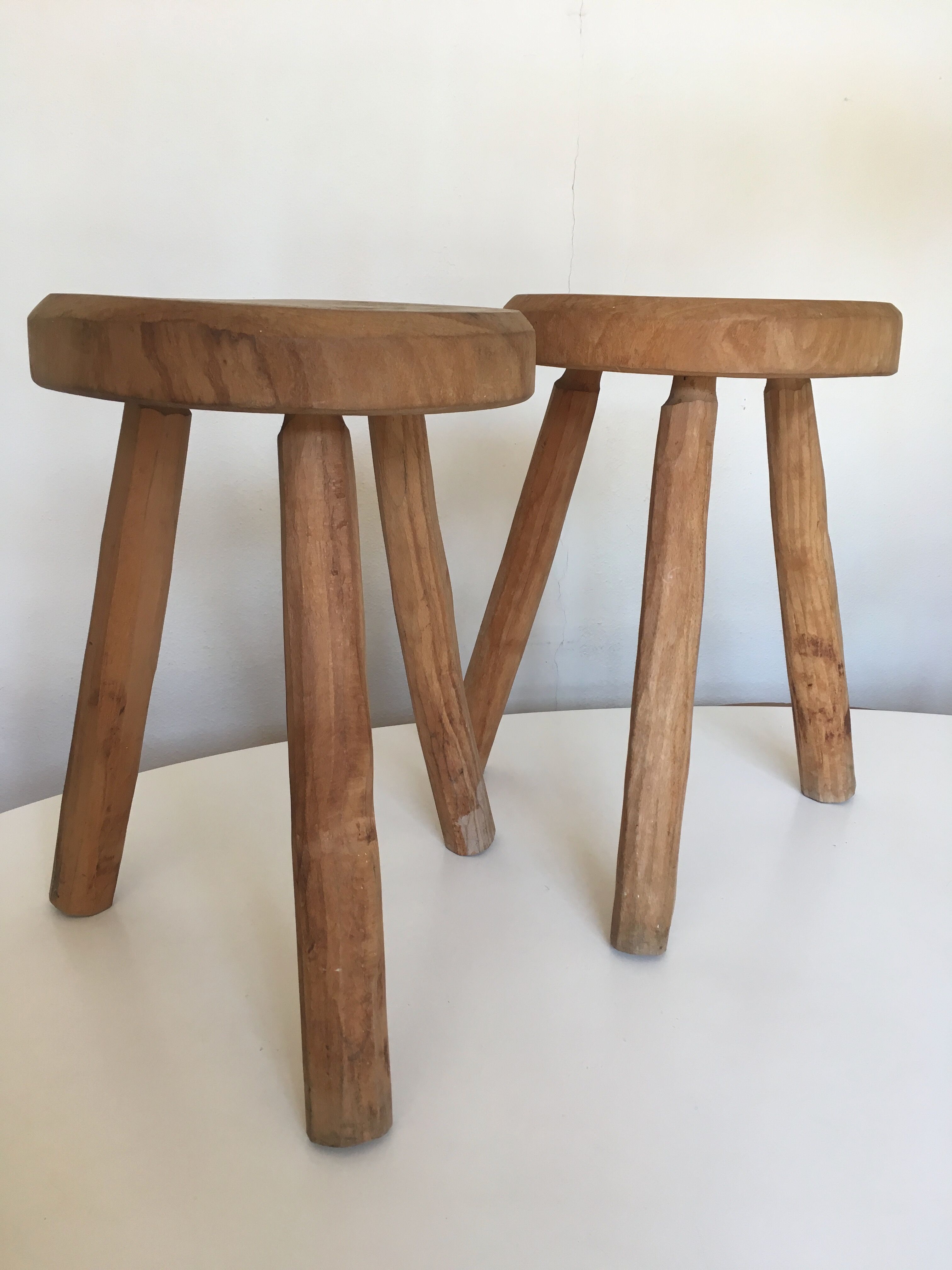 Pair of tripod stools of farm in raw Elm