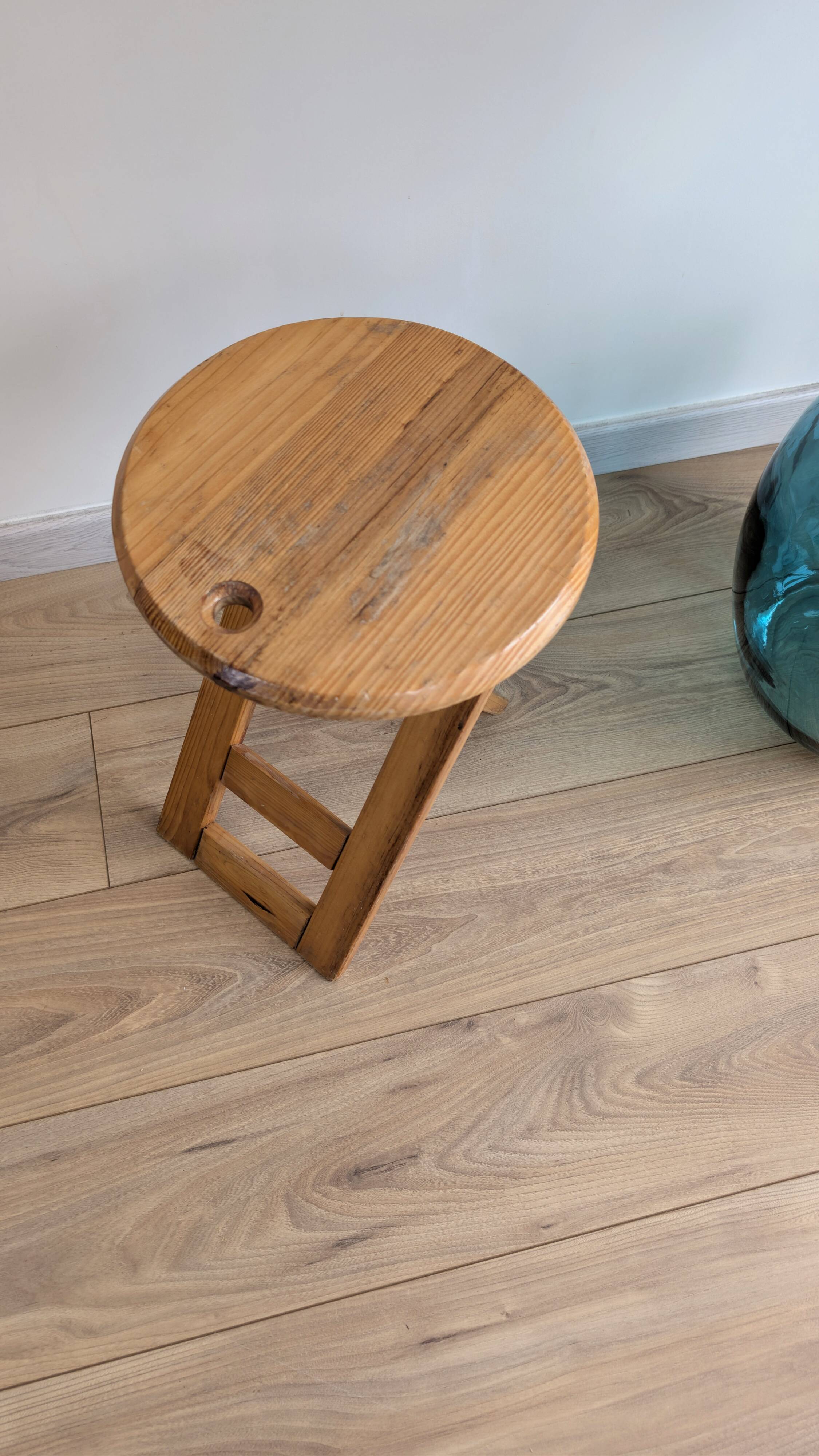 Folding stool TS attributed to Roger Tallon – French design from the 1970s.