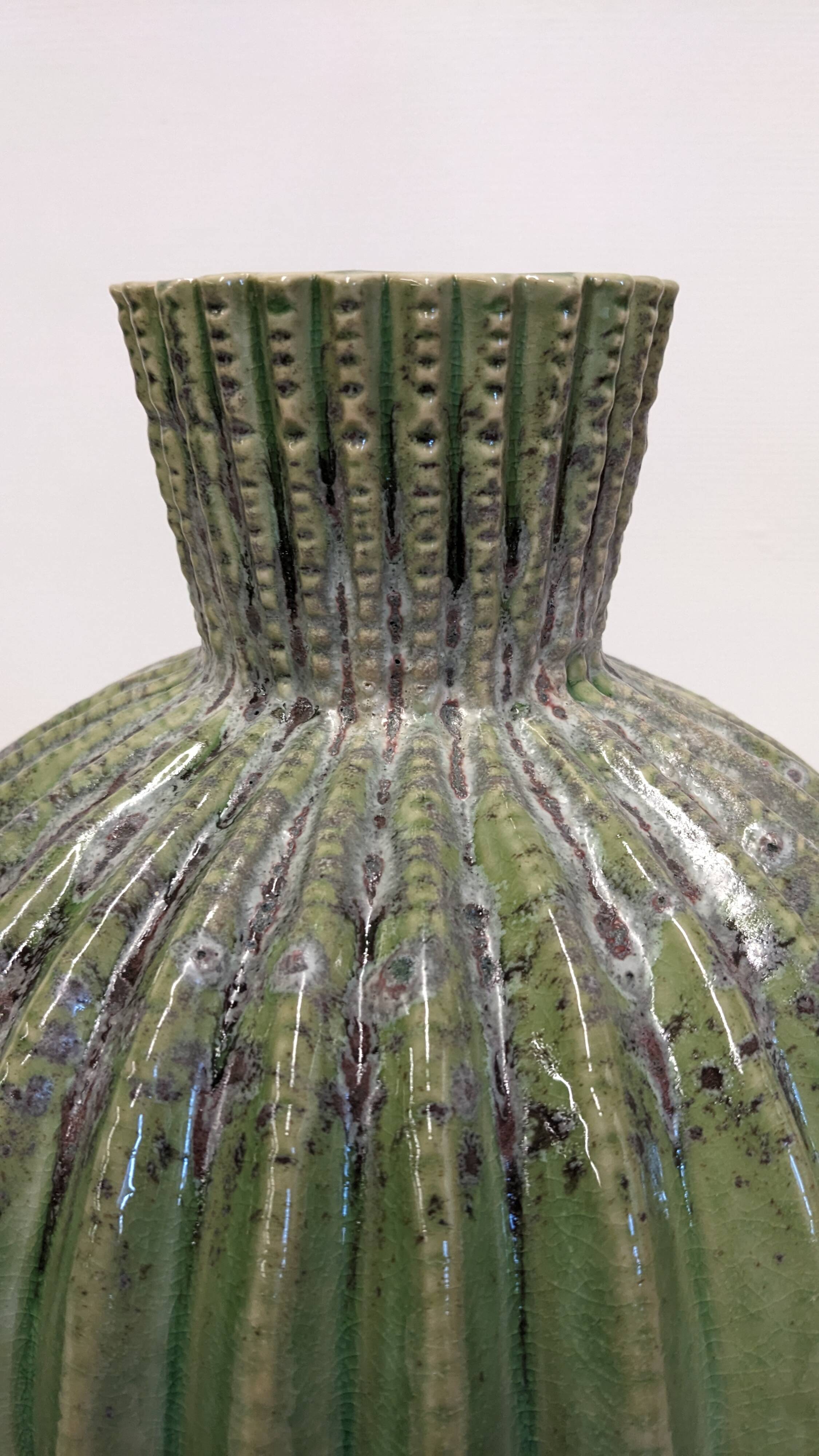 Contemporary cactus round vase in glazed dolomite ceramic.