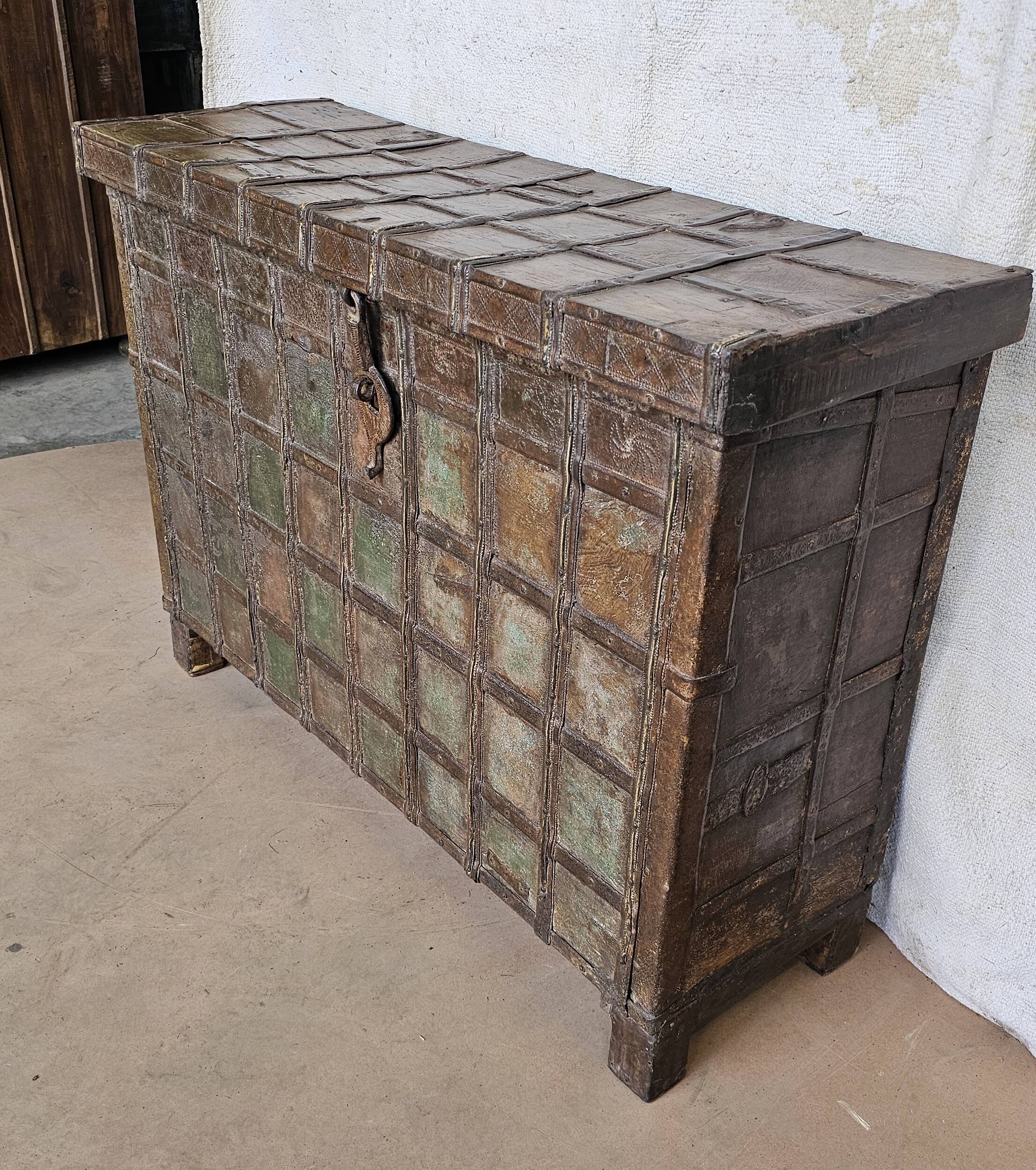 Old chest - dowry console from Bikaner in teak and wrought iron