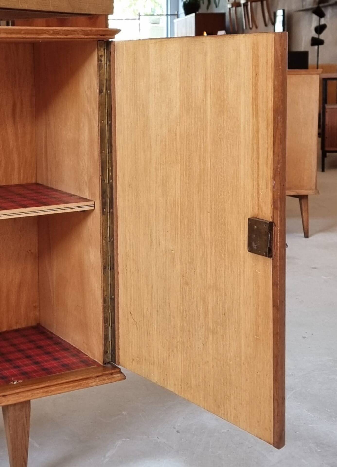 Mid-century central table