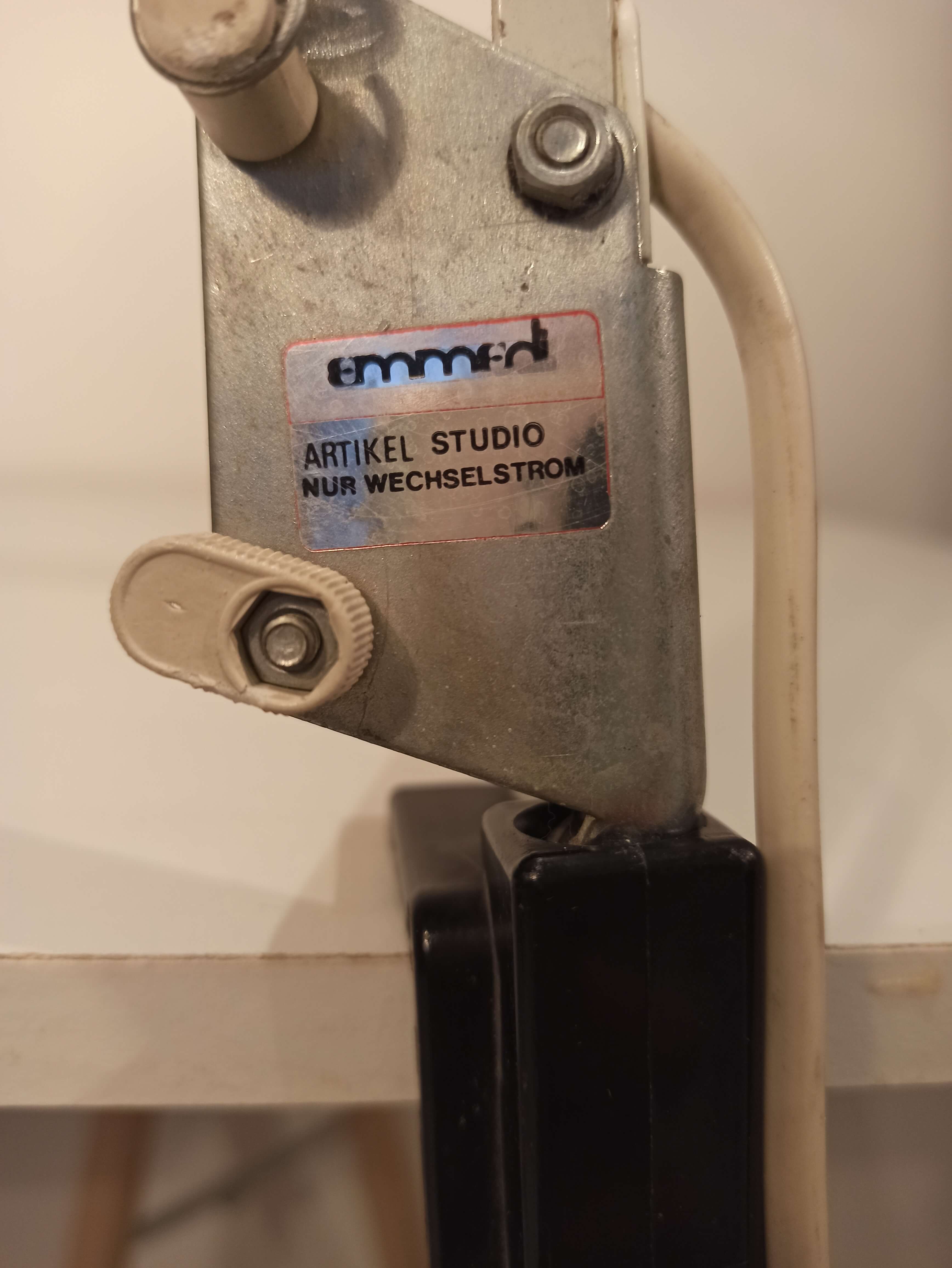 Vintage articulated architect's desk lamp by Fluvio Battaglia Emmedi artikel studio