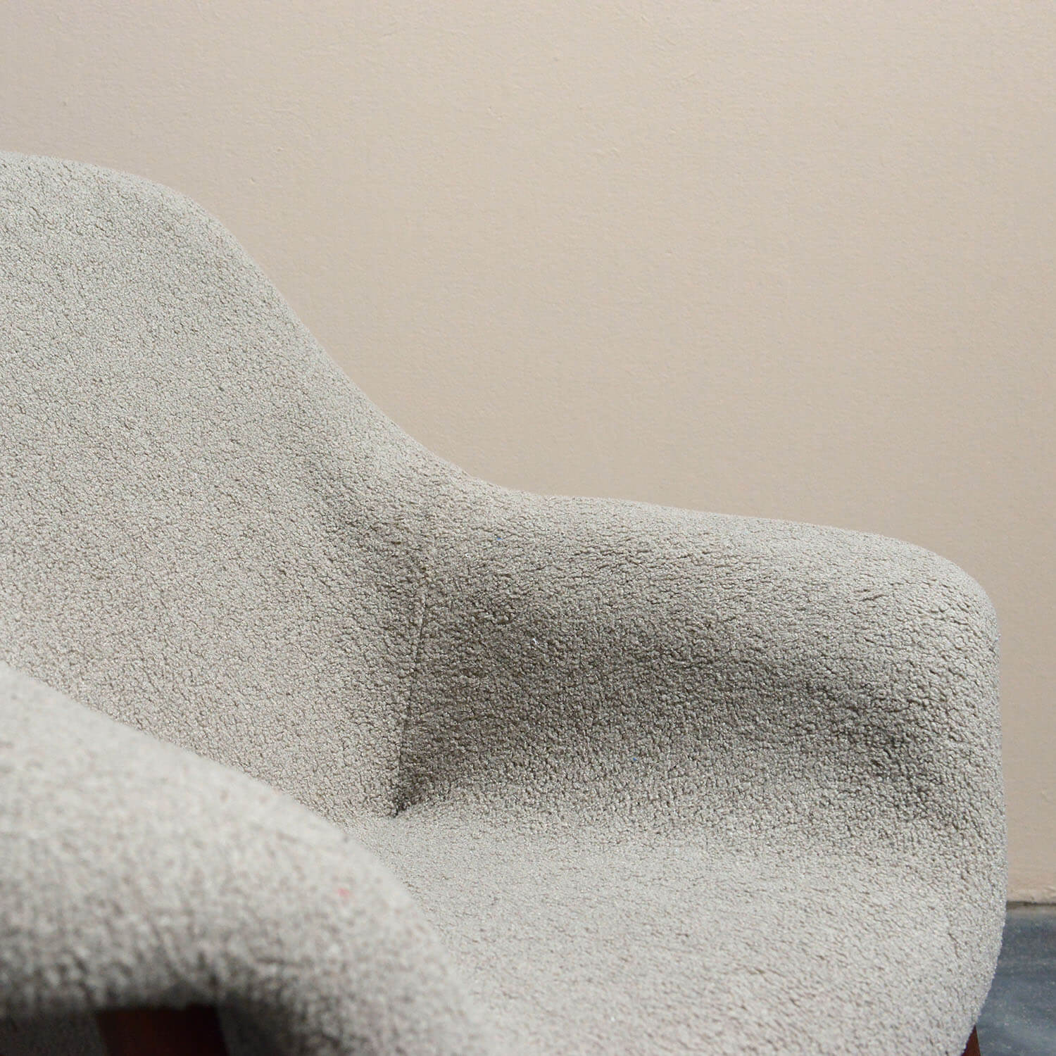 Pair of Mid-Century Fibreglass and Bouclé Lounge Chairs, 1960s