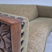 Canapé courbé danois des années 1950, mobilier en velours, bois de chêne.