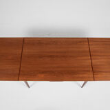Table à manger danoise du milieu du siècle en teck et chaussettes noires par Niels Otto Møller années 1960