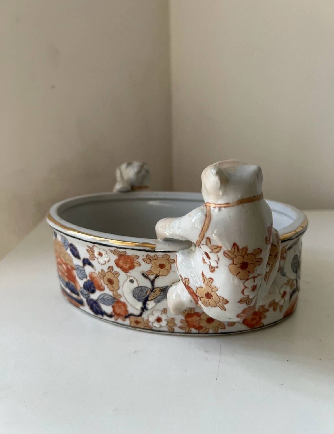 Antique Imari planter with zoomorphic dog decoration, 19th century