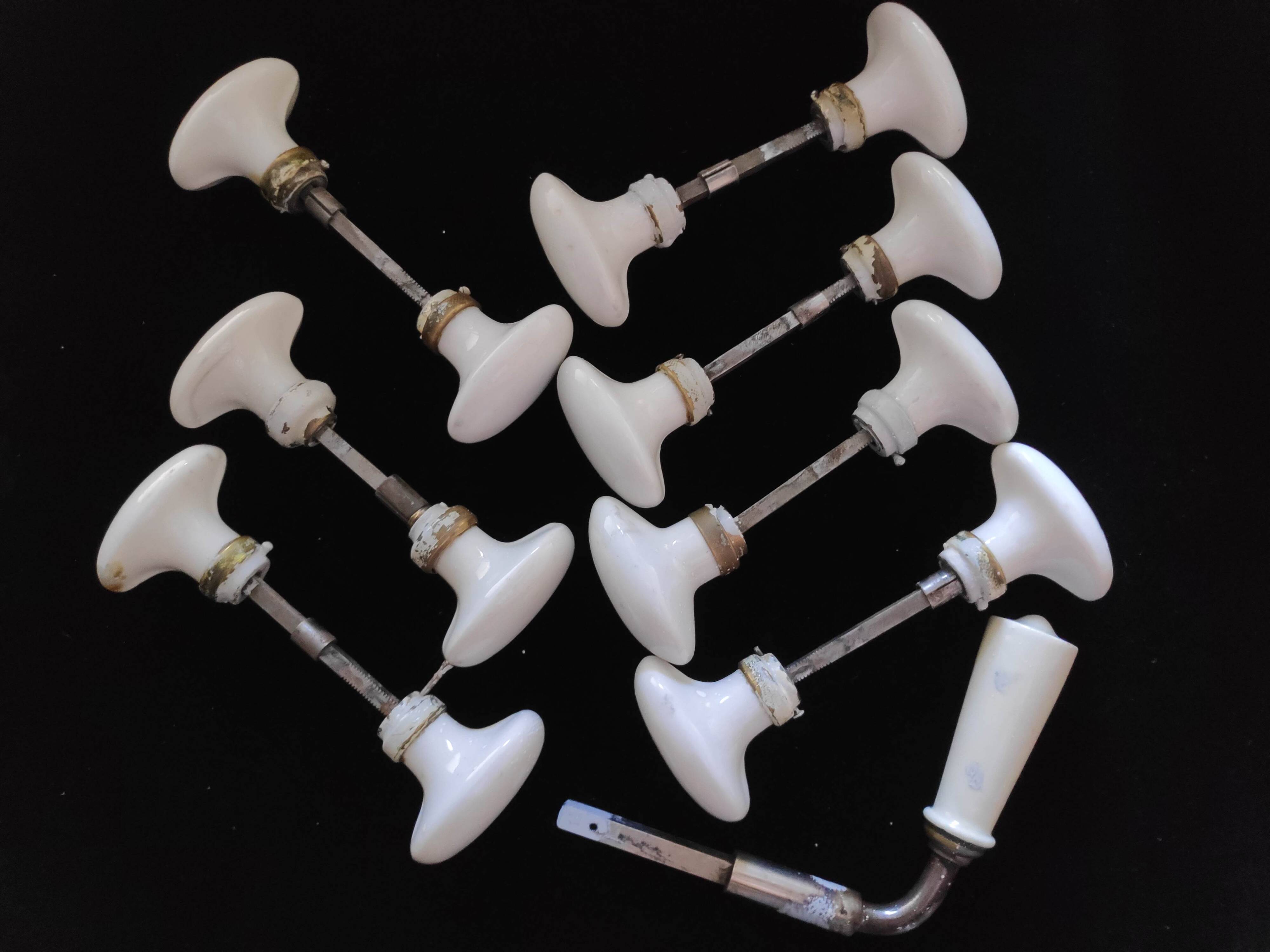 Set of 14 oval handles + 1 porcelain handle