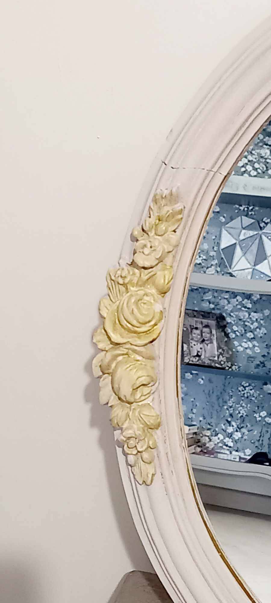 Miroir coiffeuse ancien avec moulures florales