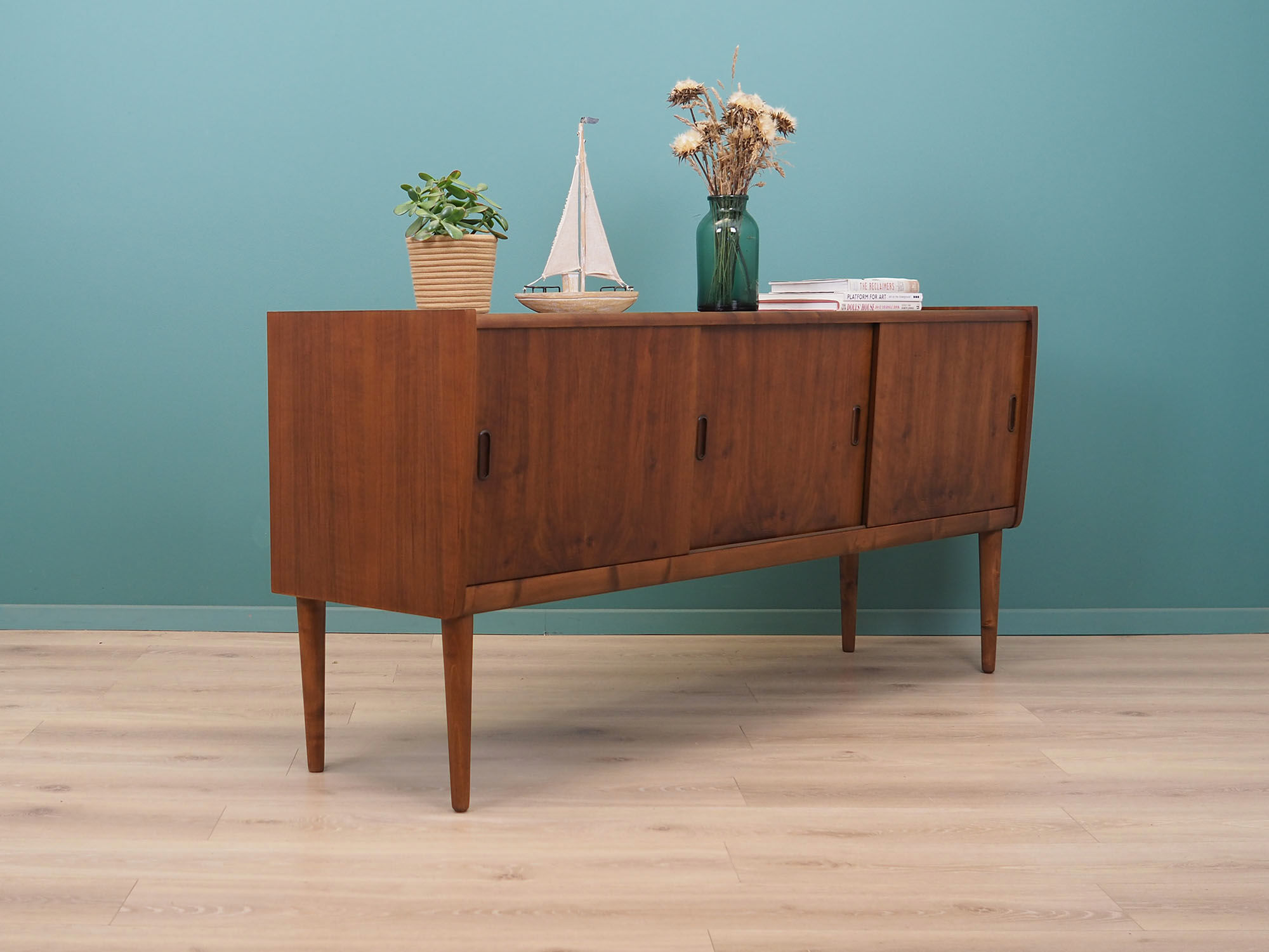 Enfilade en noyer, design danois, années 1960, fabriqué au Danemark