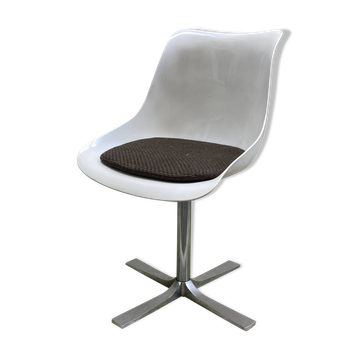 Roche Bobois tulip chair in moulded plastic with a chrome star base.