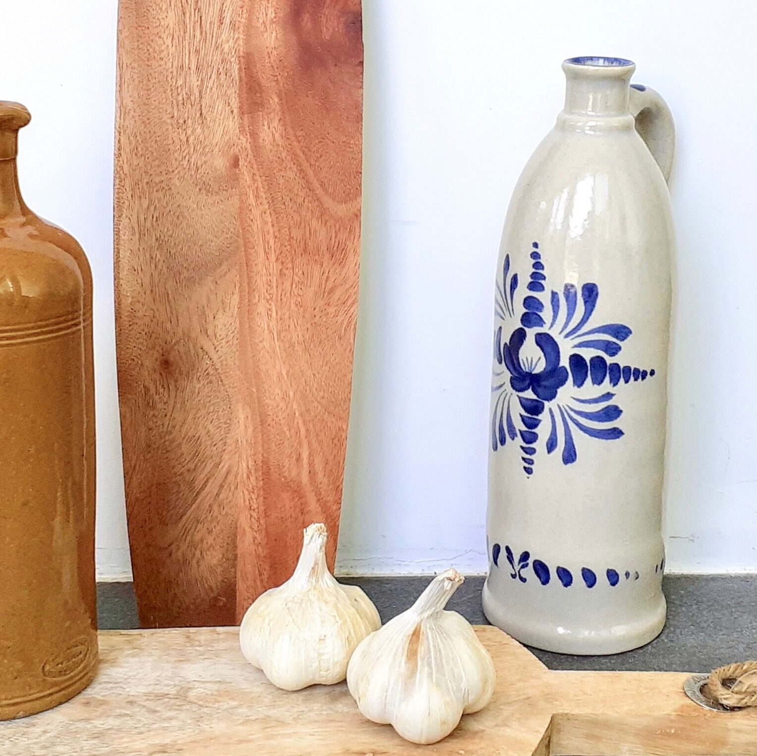 Bottle sandstone blue flower