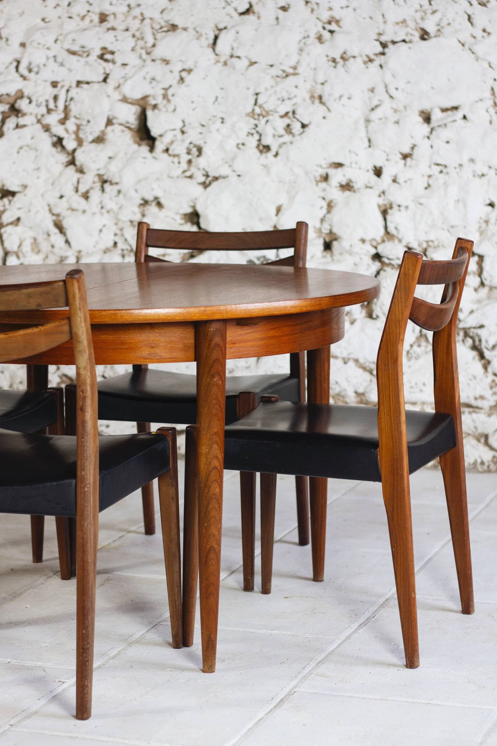 Vintage Scandinavian round teak table, 1960