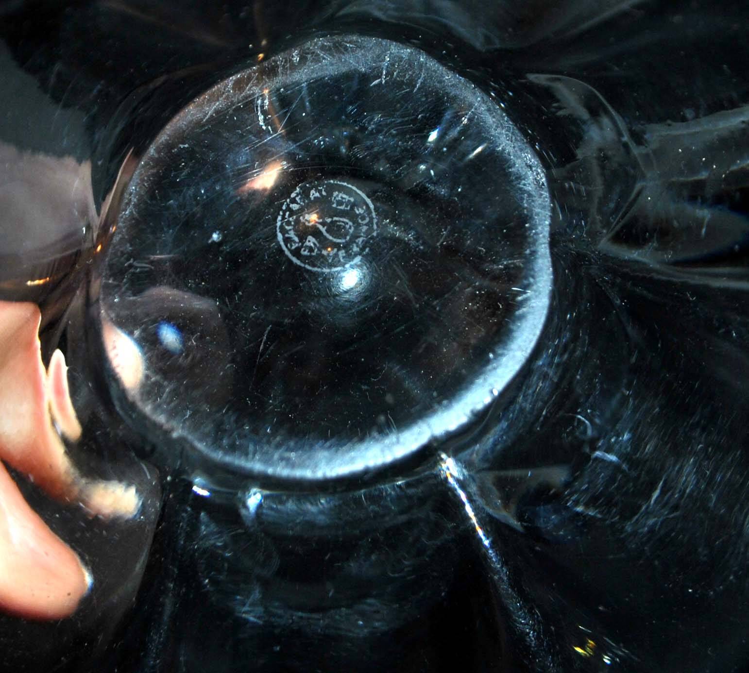 Baccarat splash star pocket bowl in molded crystal design 1950-1960